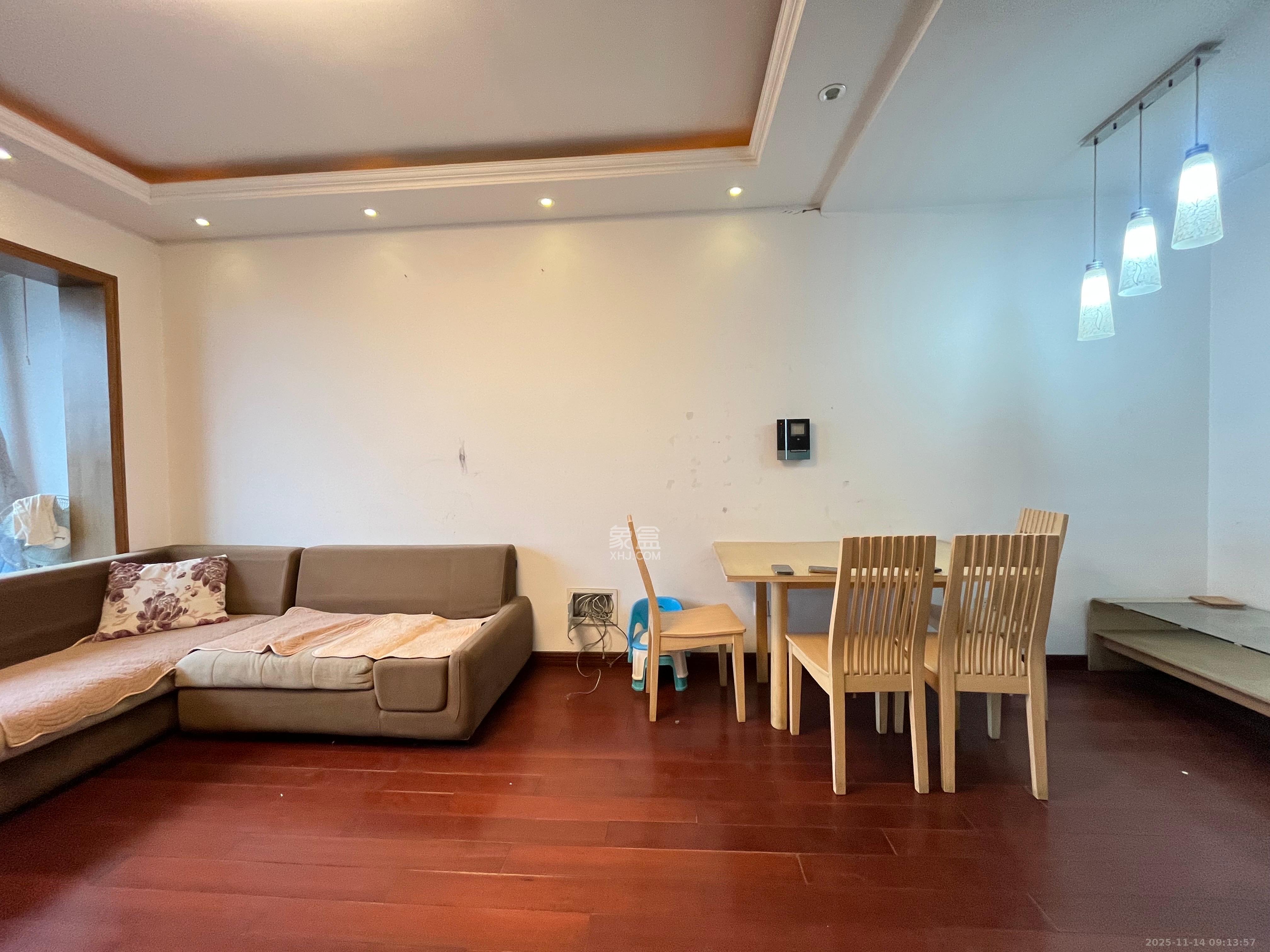 金土地第一湾  2室2厅1卫    2200.0元/月