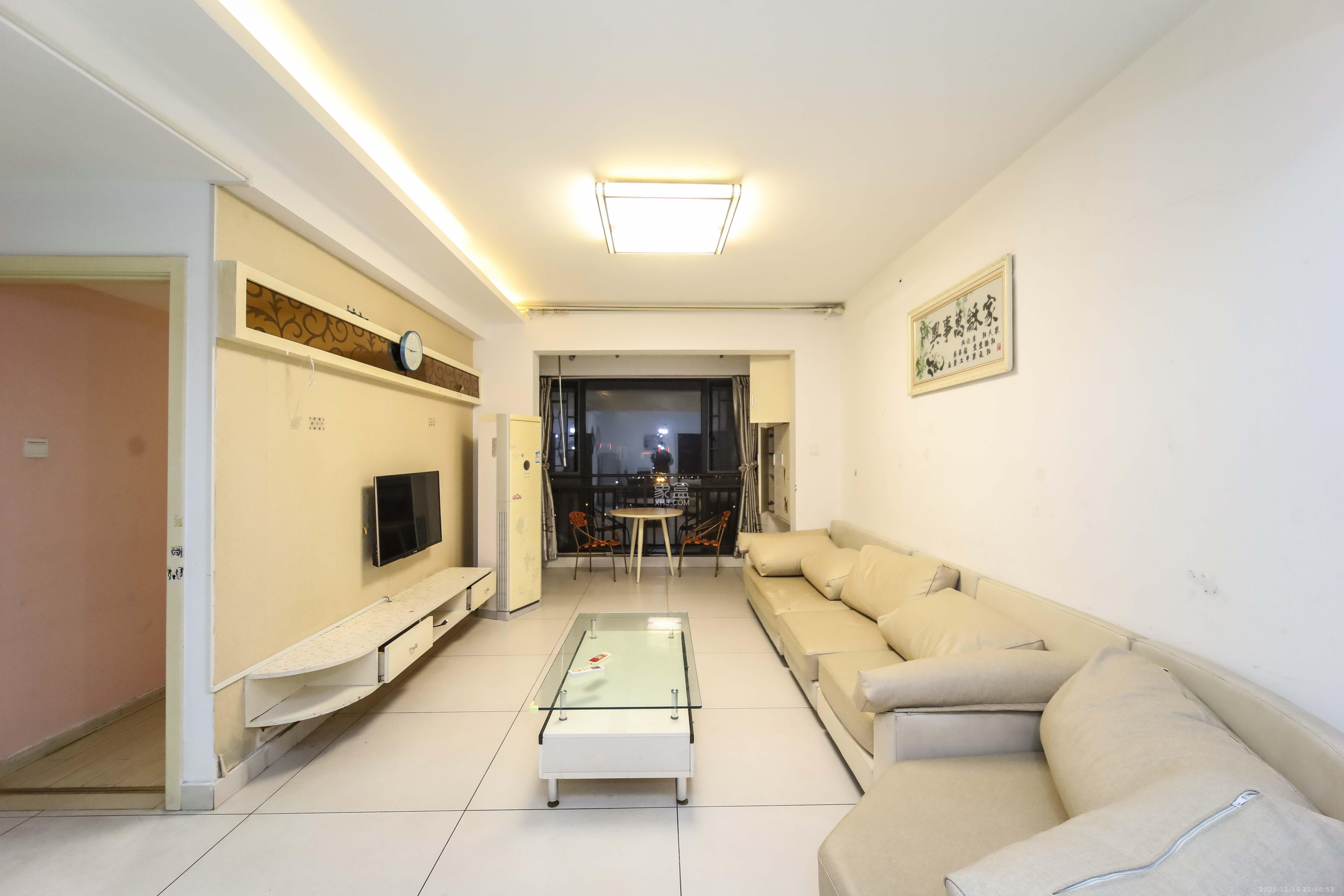 上东辛顿公寓 2室2厅1卫 70.0万 上东辛顿公寓 2室2厅1卫 70.0万客厅