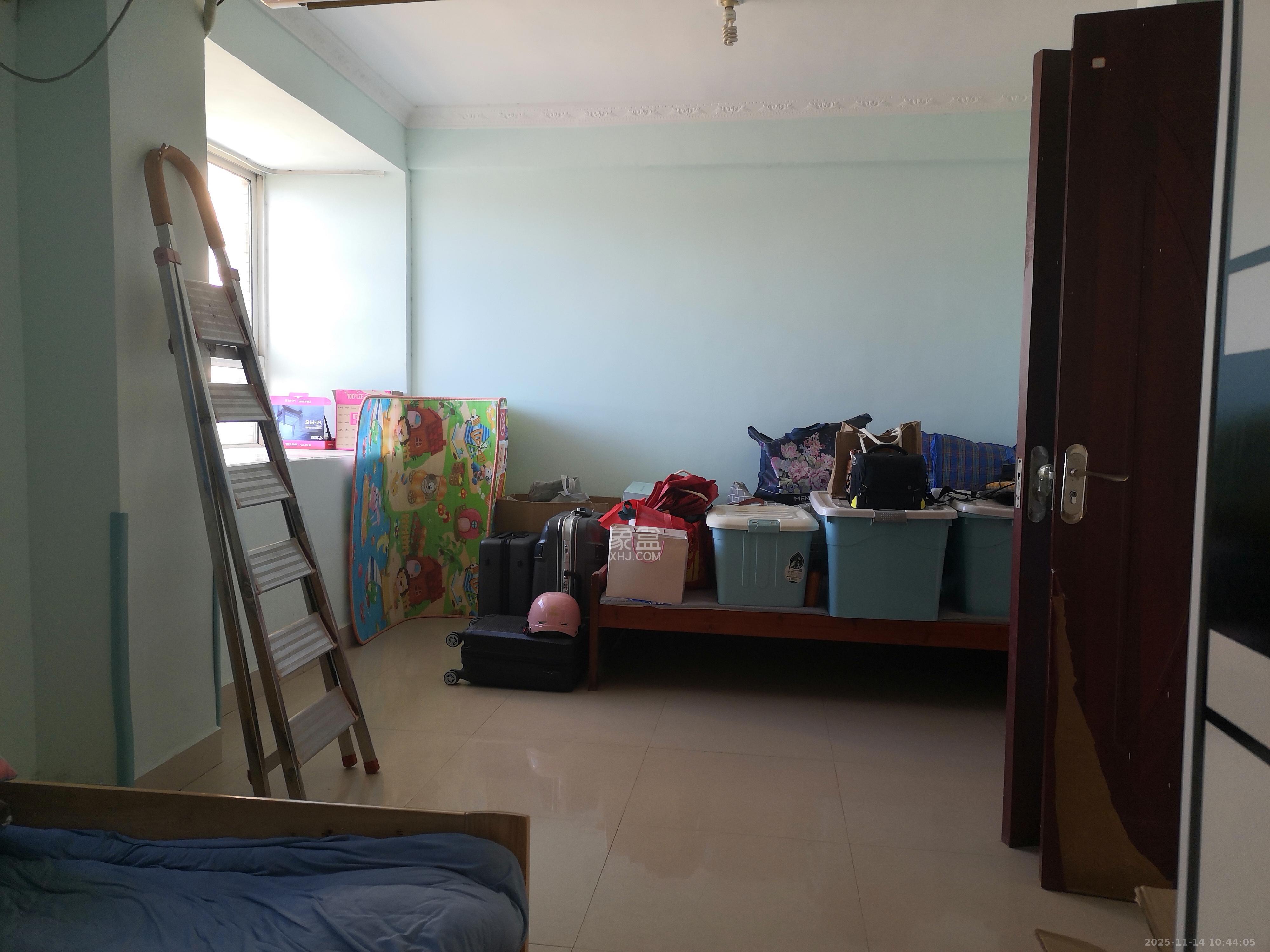 润芳园  3室2厅1卫    2000.0元/月室内图