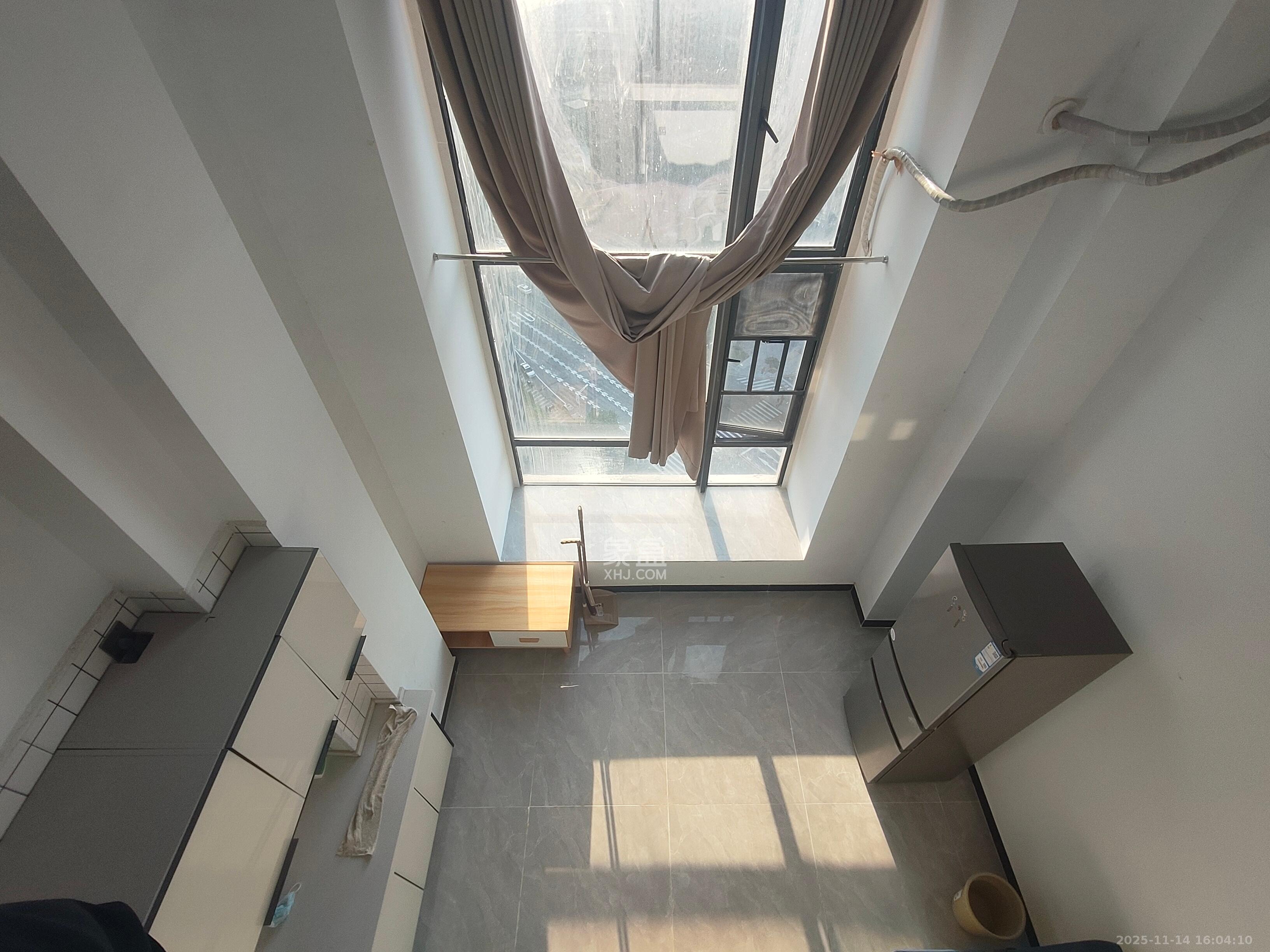 天麓轻奢国际  1室1厅1卫    1600.0元/月室内图