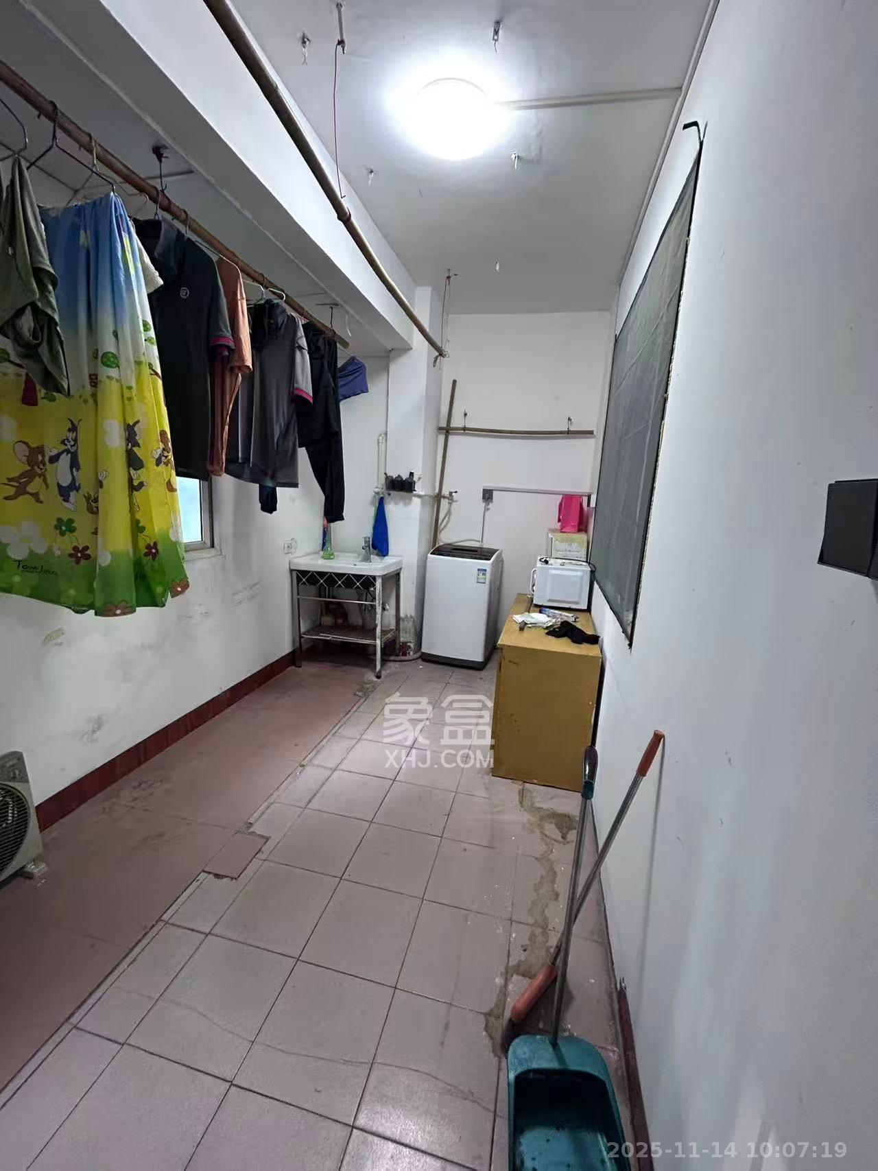 涂家冲社区(涂新小区、农商银行宿舍) 3室1厅1卫 2100.0元/月 涂家冲社区(涂新小区、农商银行宿舍) 3室1厅1卫 2100.0元/月室内图