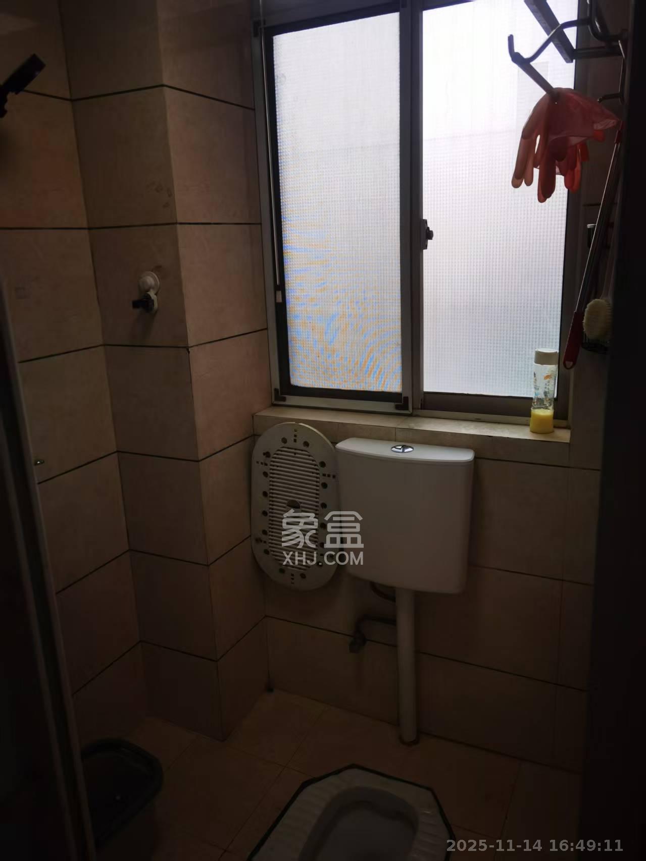 四季美景一、二期  3室2厅2卫    2500.0元/月室内图