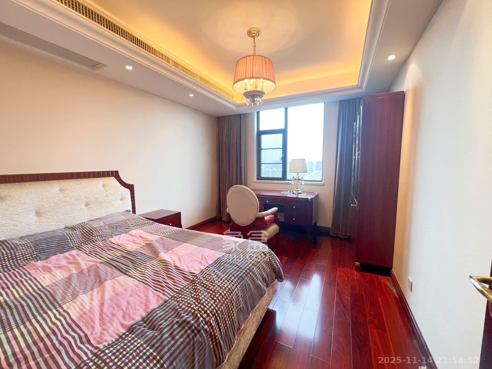 运达中央广场一、二期  3室2厅3卫    12000.0元/月室内图