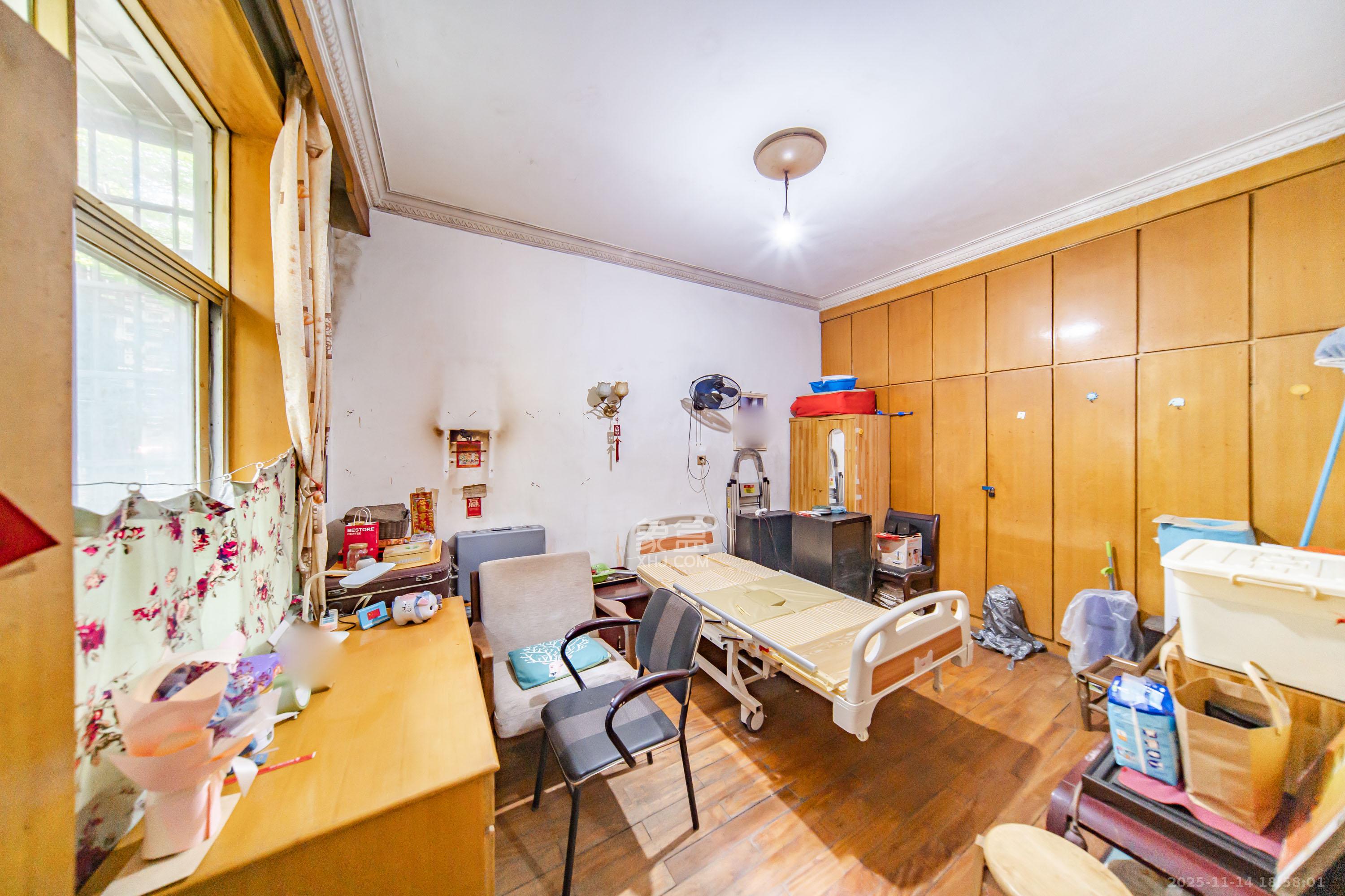 湘雅医院职工宿舍南院 3室1厅1卫 72.0万 湘雅医院职工宿舍南院 3室1厅1卫 72.0万卧室