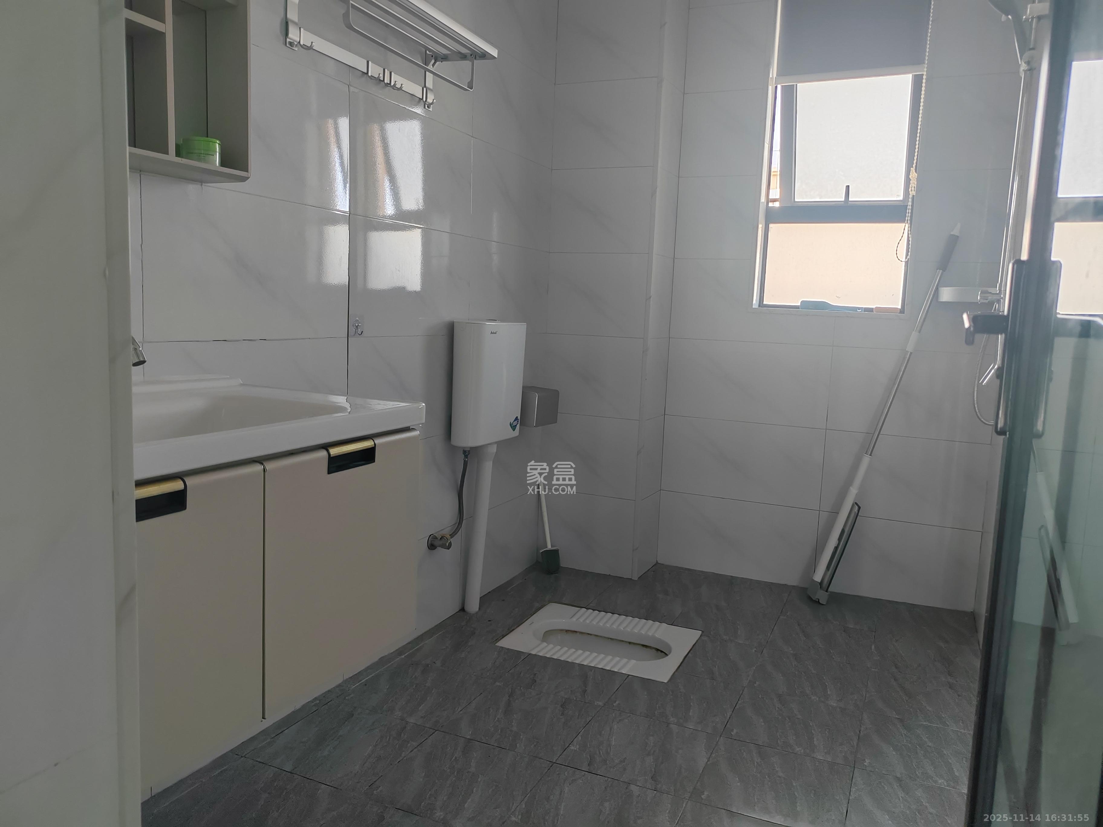 伊景园滨河苑 3室1厅1卫 2200.0元/月 伊景园滨河苑 3室1厅1卫 2200.0元/月室内图