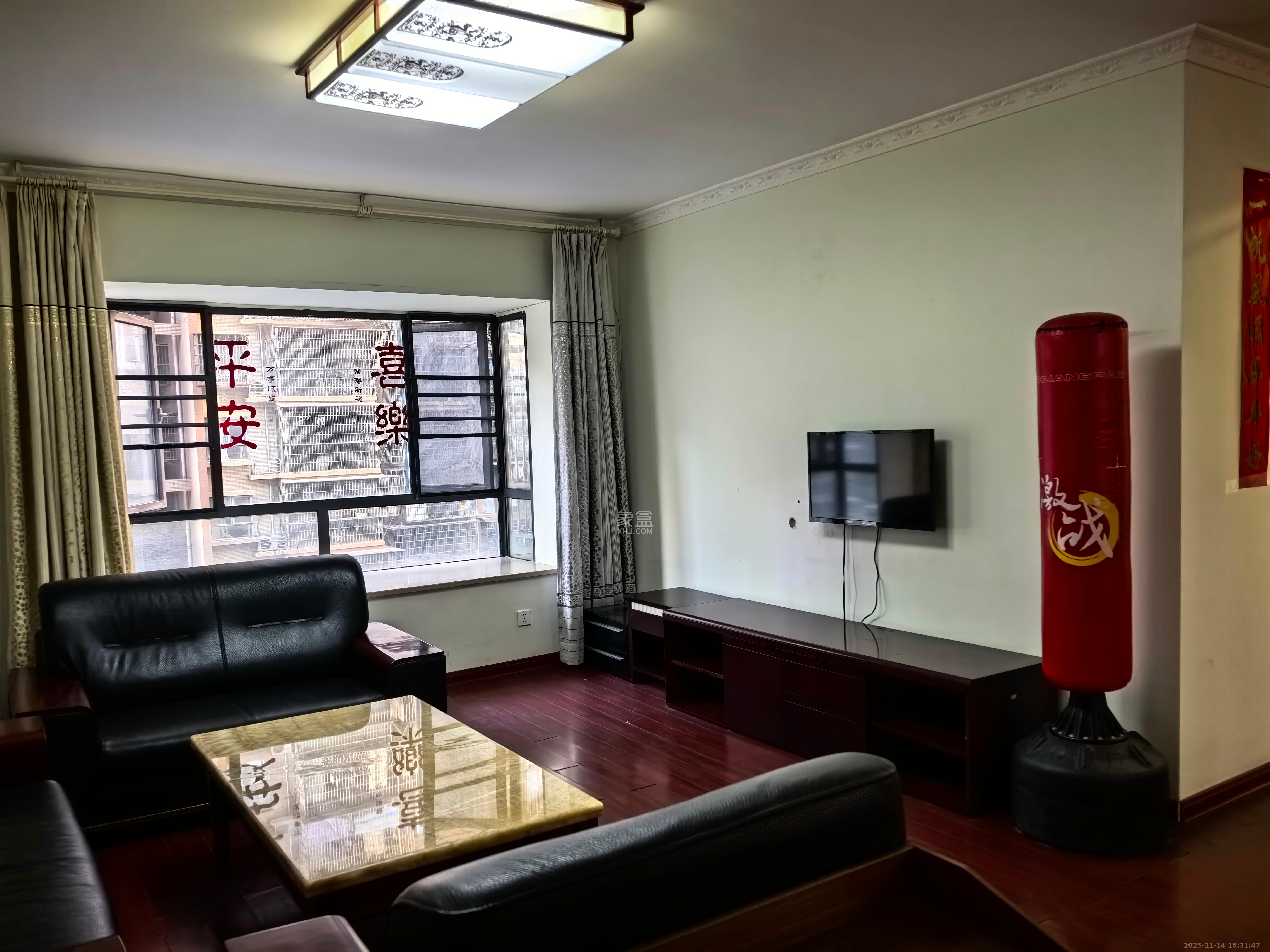 茶山馨苑  3室2厅2卫    3000.0元/月室内图