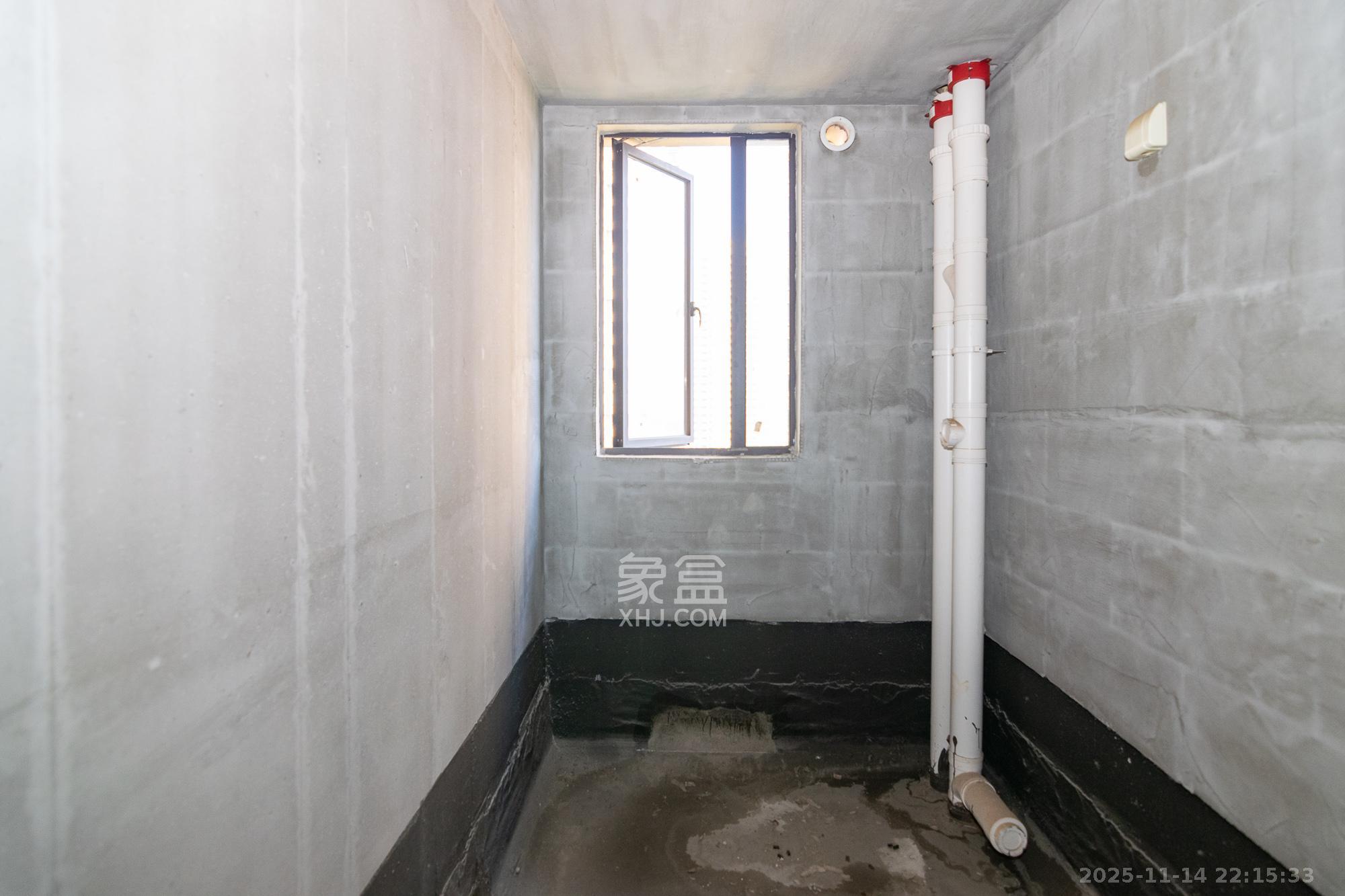 长房星珑湾  4室2厅2卫    65.0万卫生间