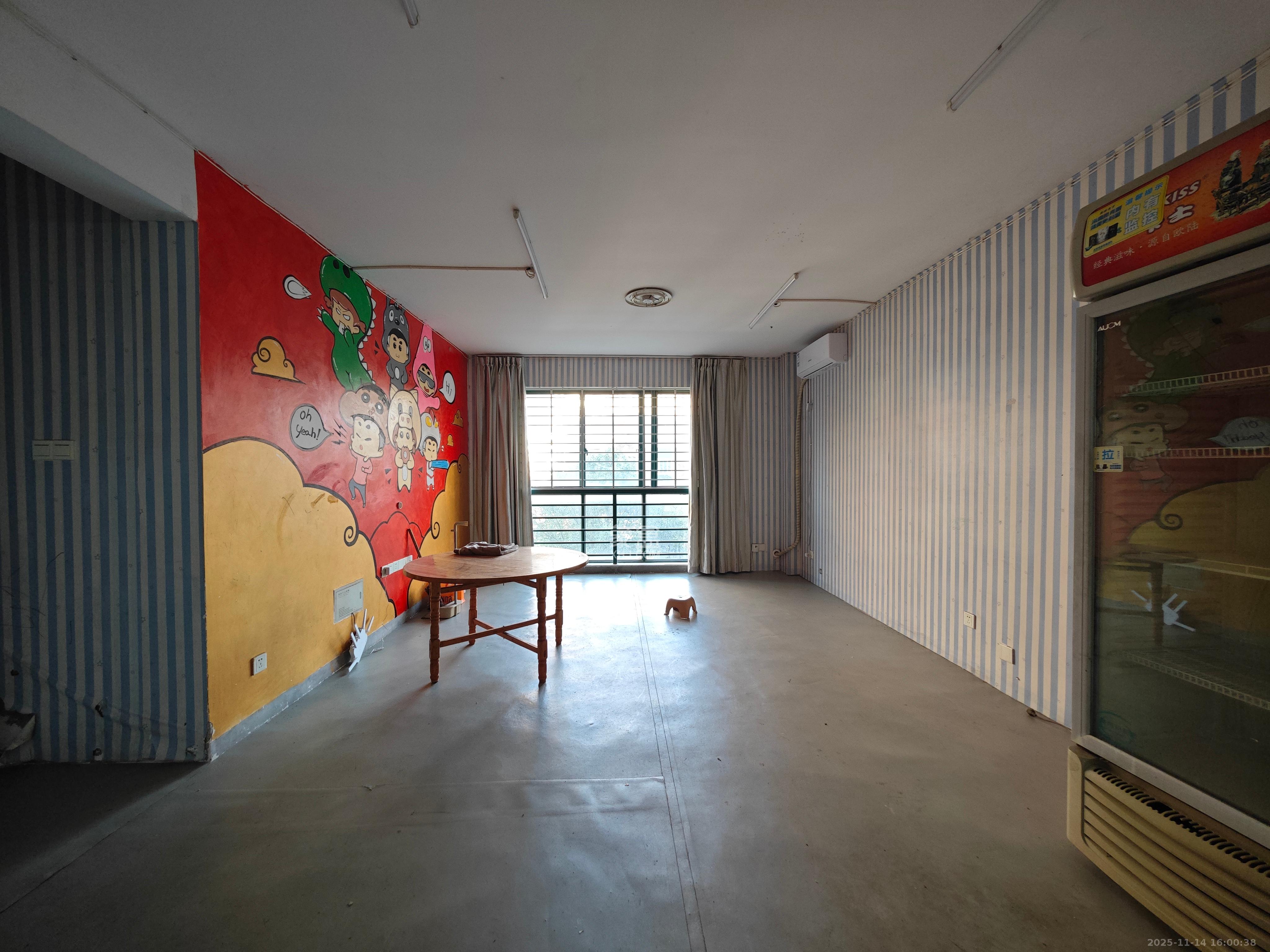 华盛世纪新城  4室2厅2卫    2000.0元/月