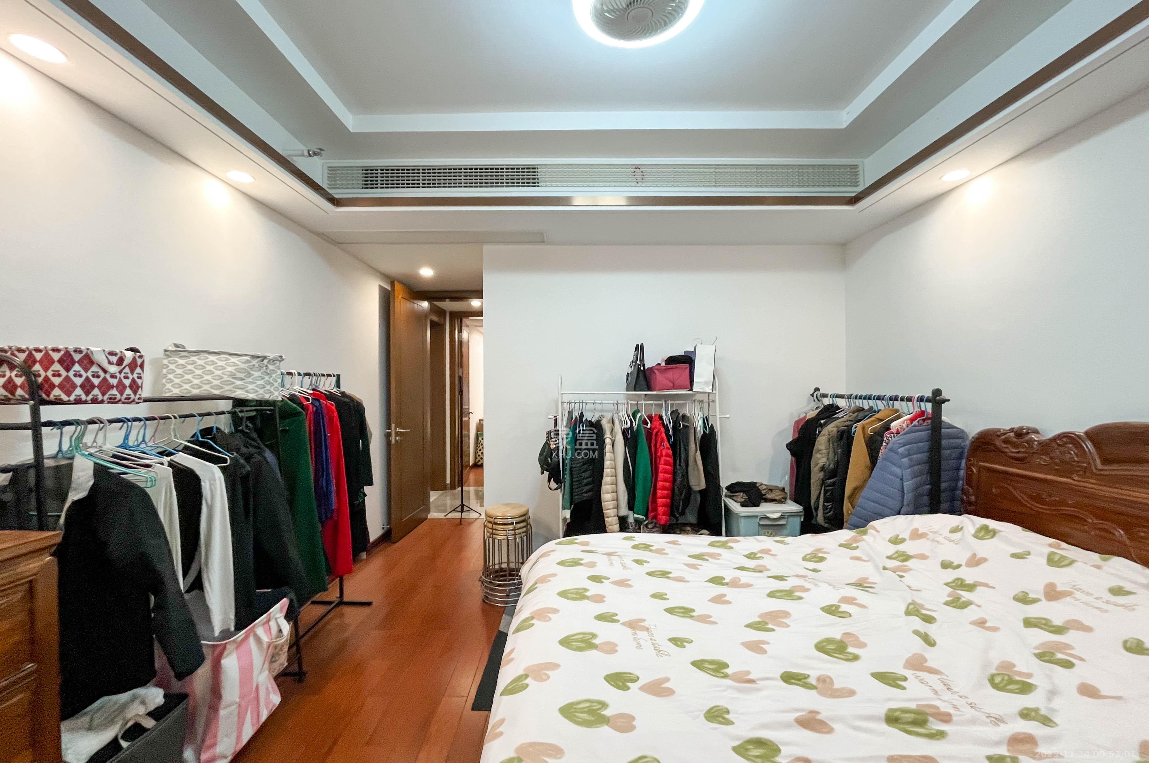 中海梅溪湖壹号  4室2厅2卫    700.0万其他