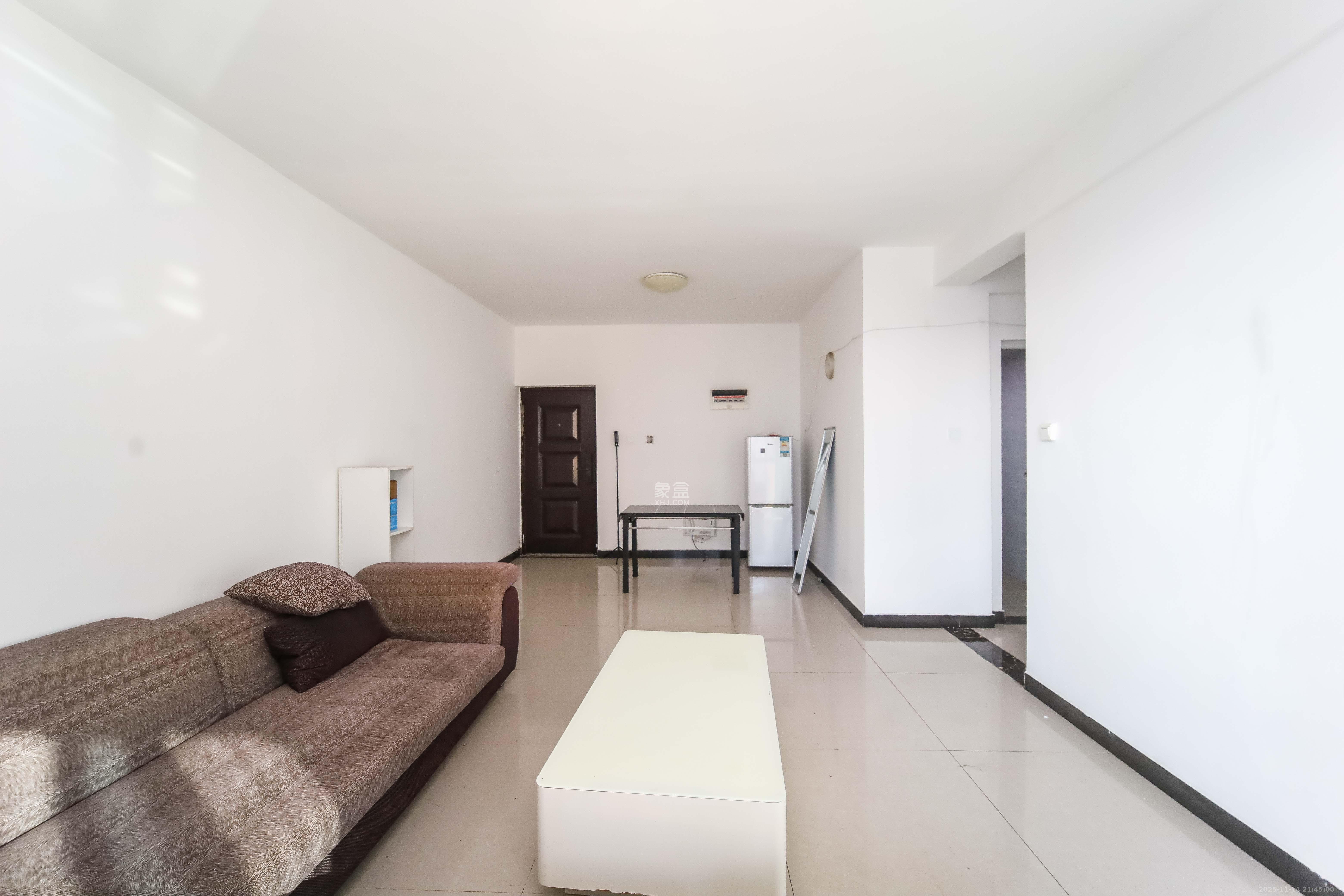 华城广场 2室1厅1卫 69.8万 华城广场 2室1厅1卫 69.8万客厅