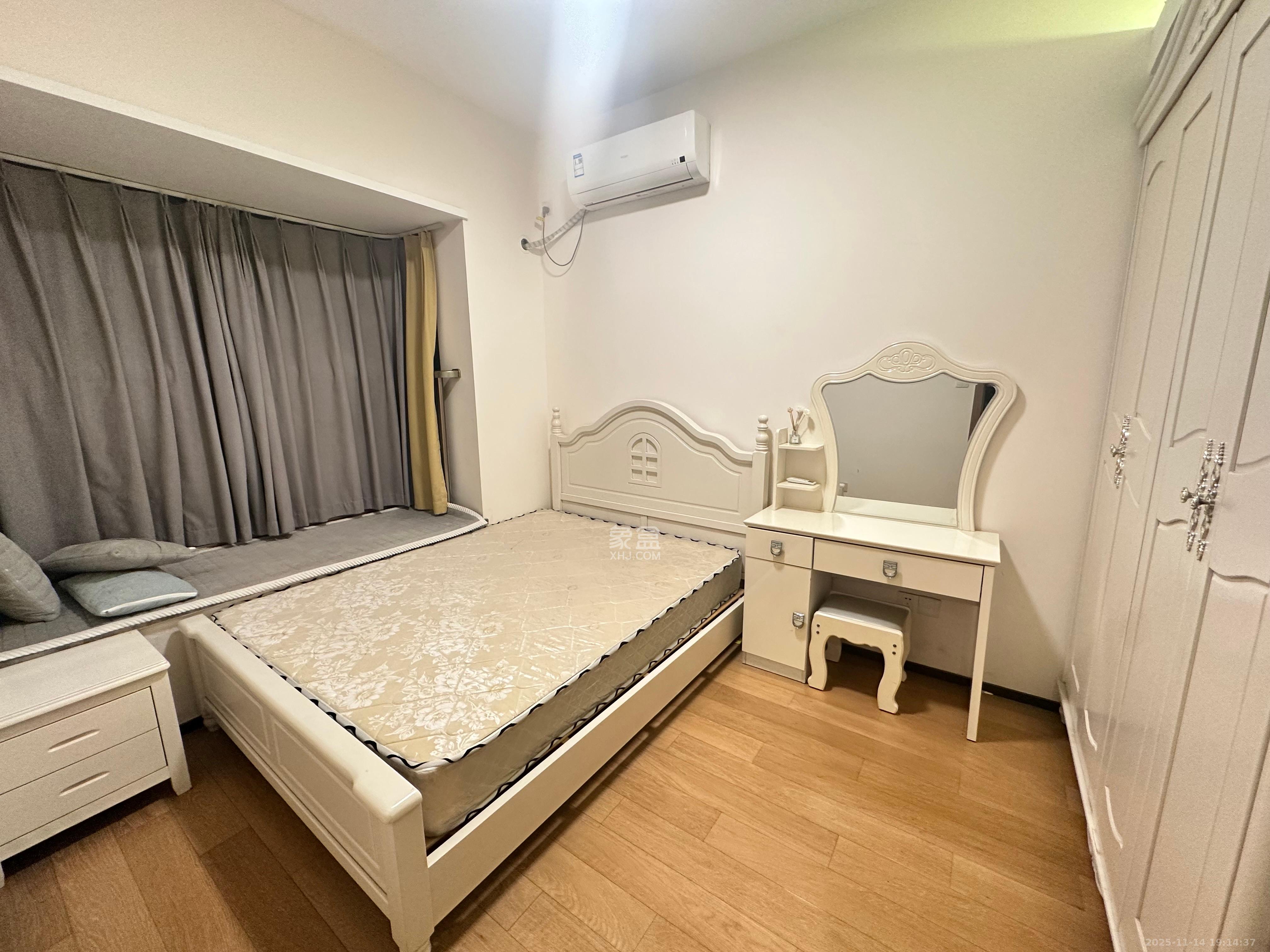 恒大翡翠华庭 2室2厅1卫 2100.0元/月 恒大翡翠华庭 2室2厅1卫 2100.0元/月室内图