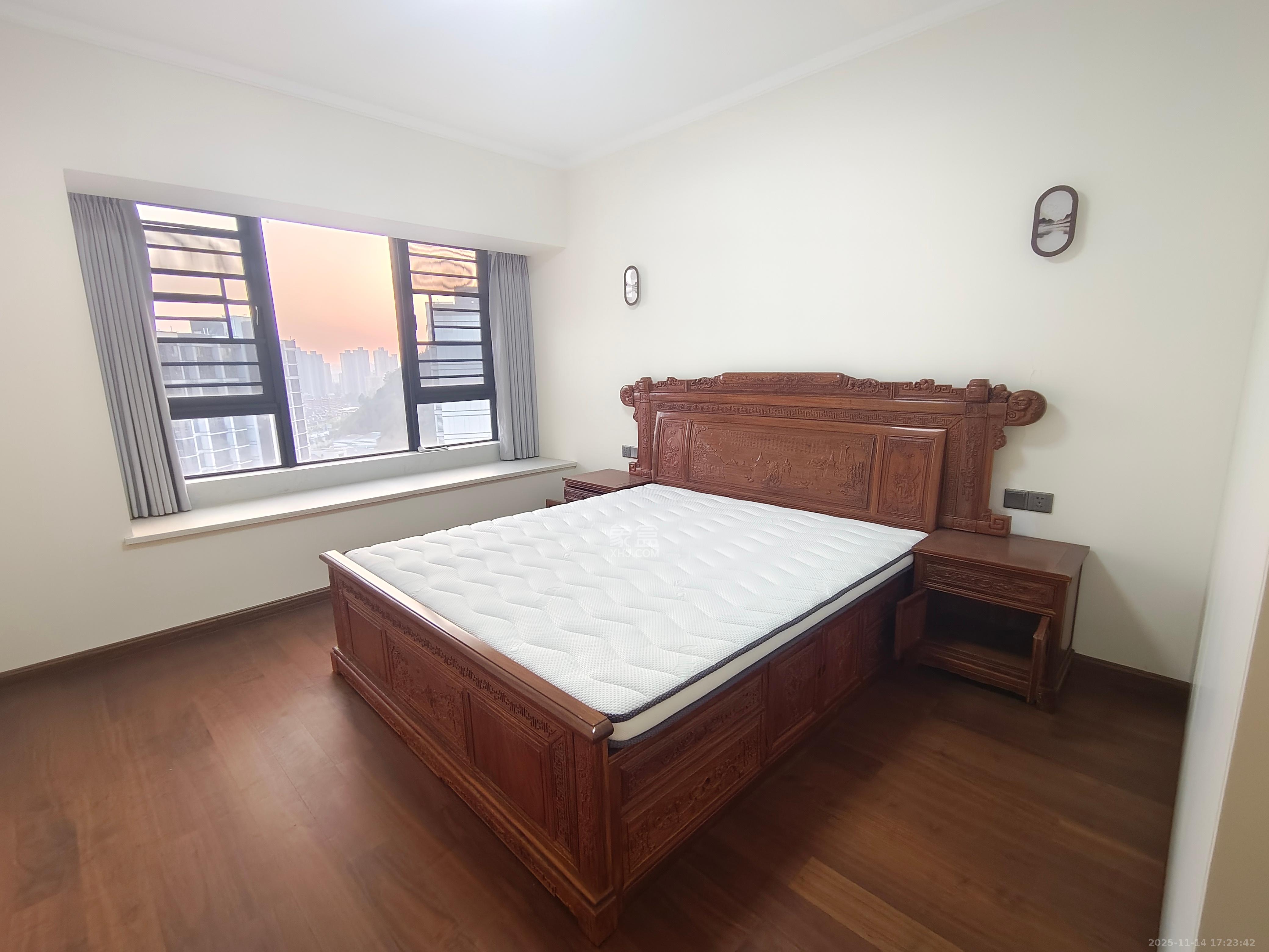 招商雍山湖  4室2厅3卫    4500.0元/月室内图