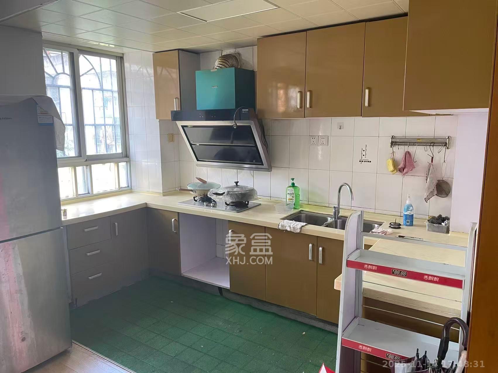 长征花园  3室2厅2卫    2100.0元/月室内图