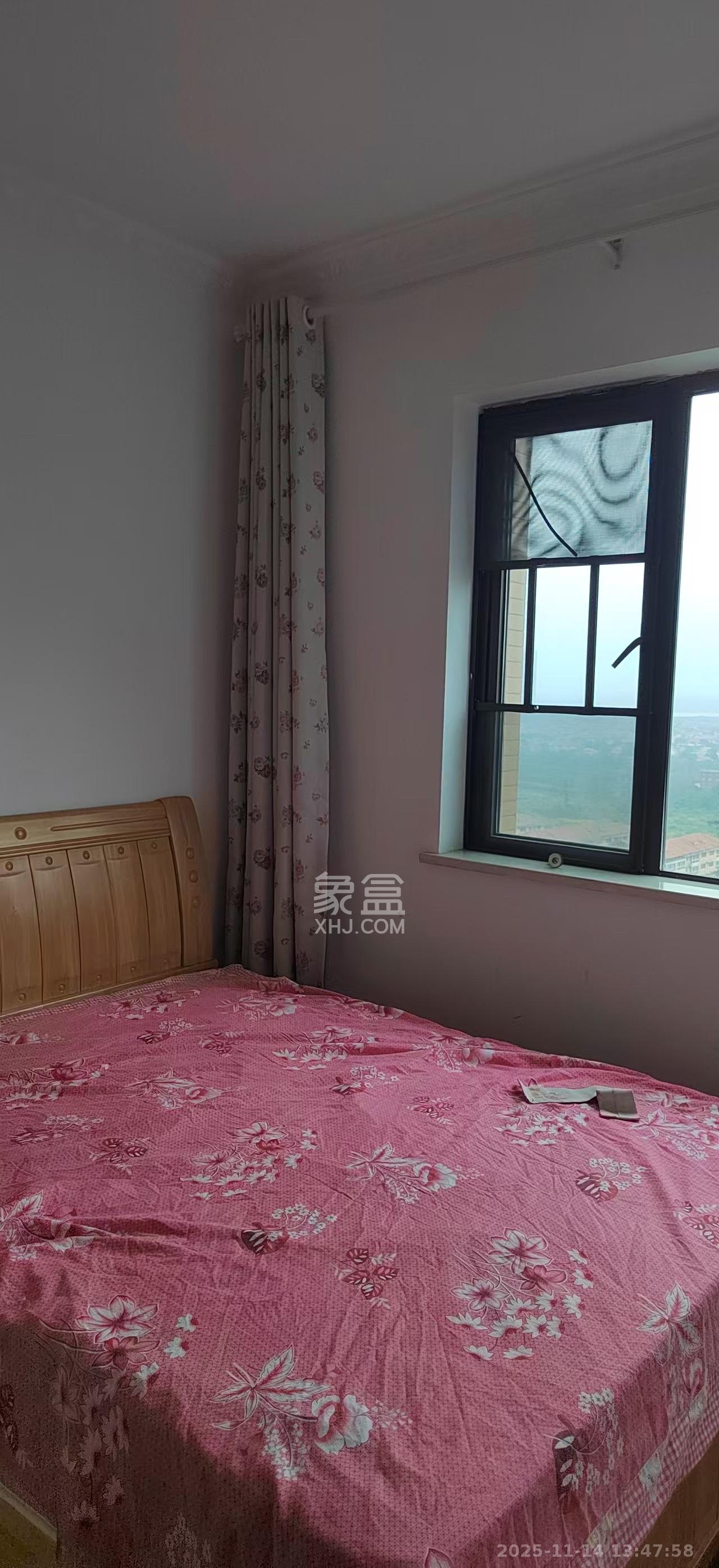 盛地春天里 3室2厅1卫 1400.0元/月 盛地春天里 3室2厅1卫 1400.0元/月室内图