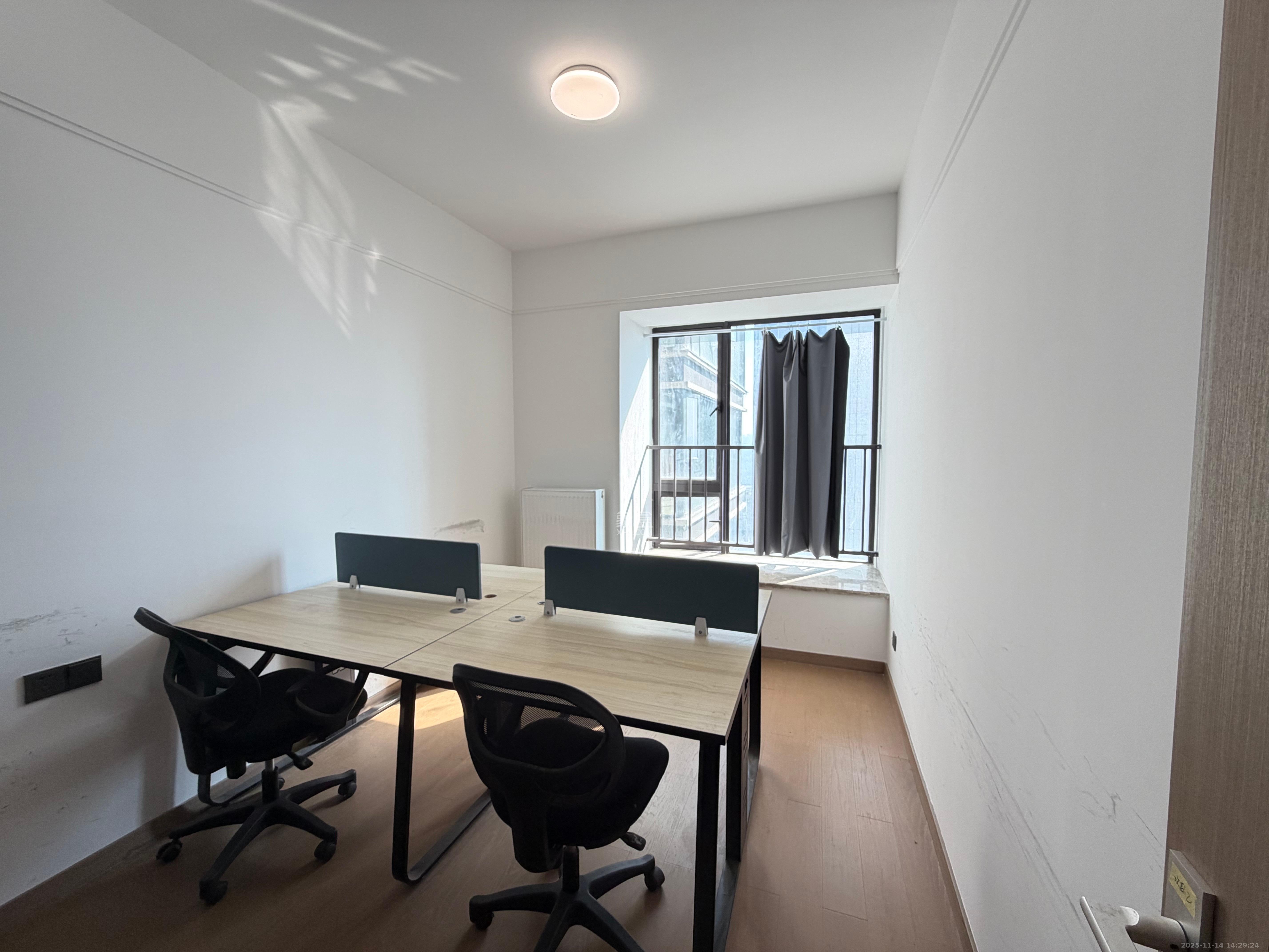 长房星城天地  3室1厅2卫    4100.0元/月室内图