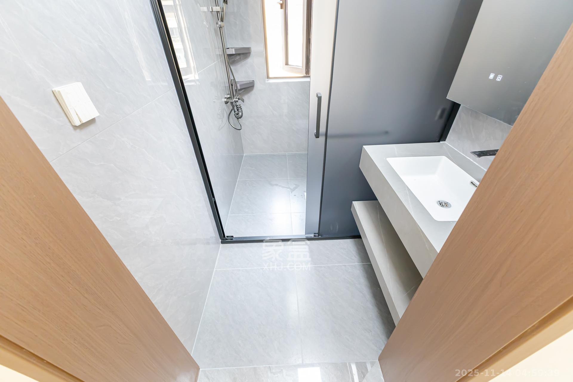 龙湖璟宸原著（龙湖紫宸）  4室2厅2卫    109.8万卫生间