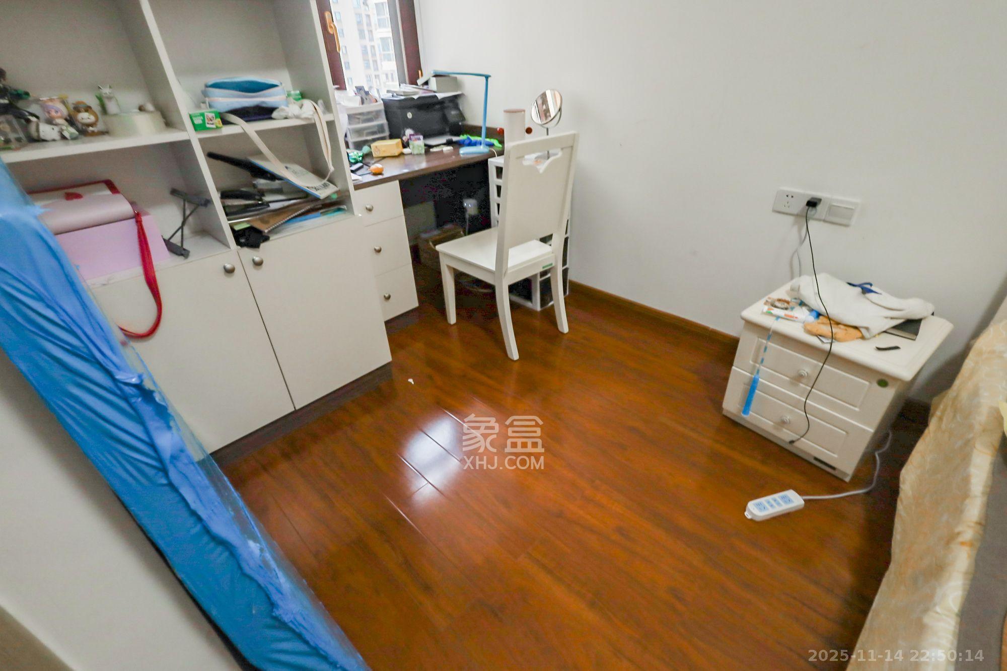 世茂外滩里（世茂铂翠湾三期）  3室2厅1卫    3400.0元/月室内图