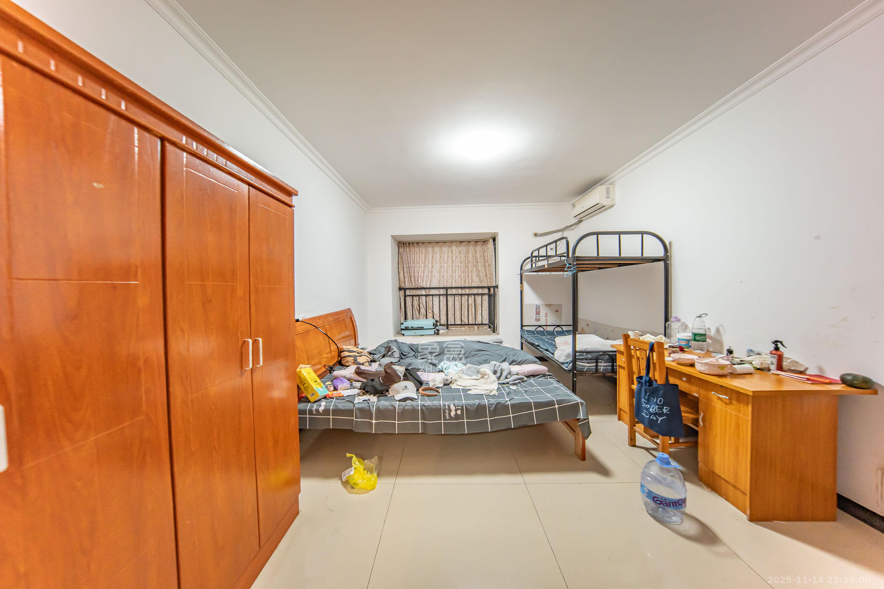 江山帝景雅典  4室2厅2卫    118.0万卧室