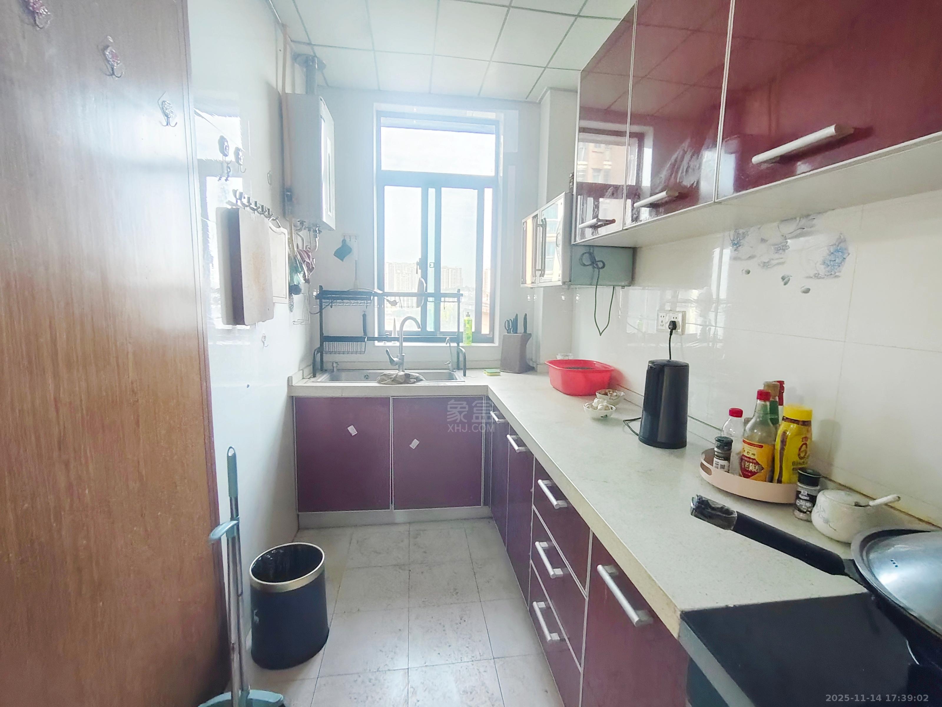 中央皇庭 3室2厅2卫 1800.0元/月 中央皇庭 3室2厅2卫 1800.0元/月室内图