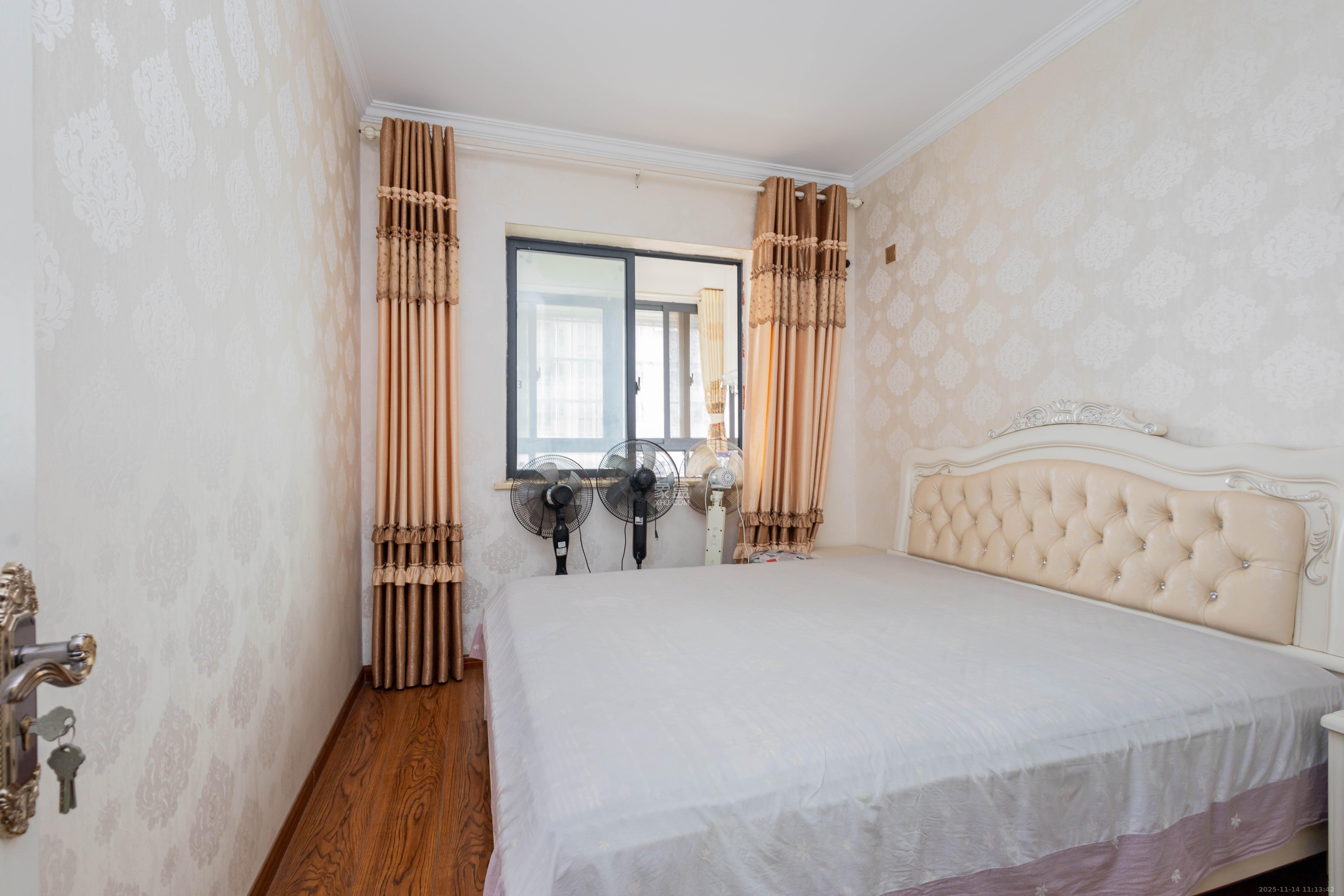 东业上城嘉苑（晟悦国际）  3室2厅2卫    79.8万卧室