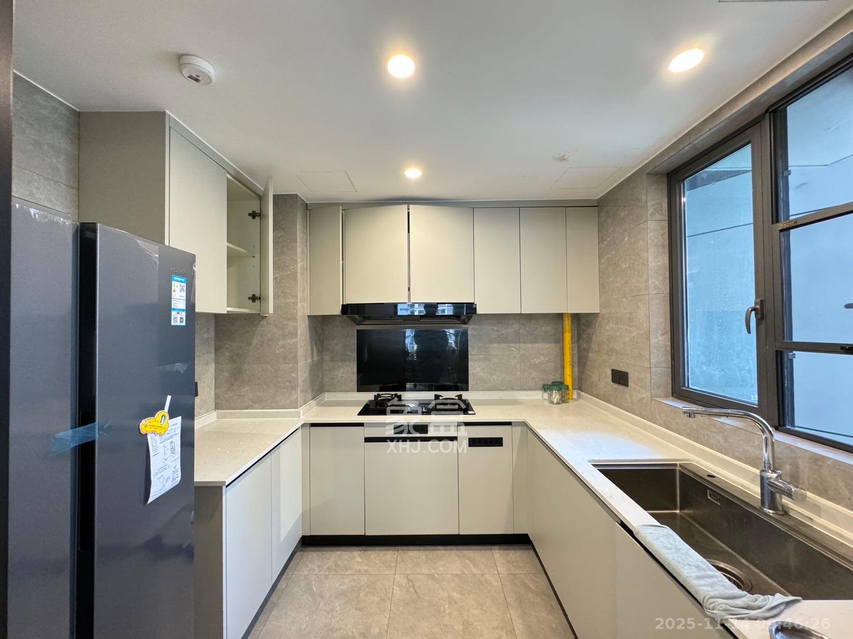 轨道万科悦府  3室2厅2卫    5800.0元/月室内图