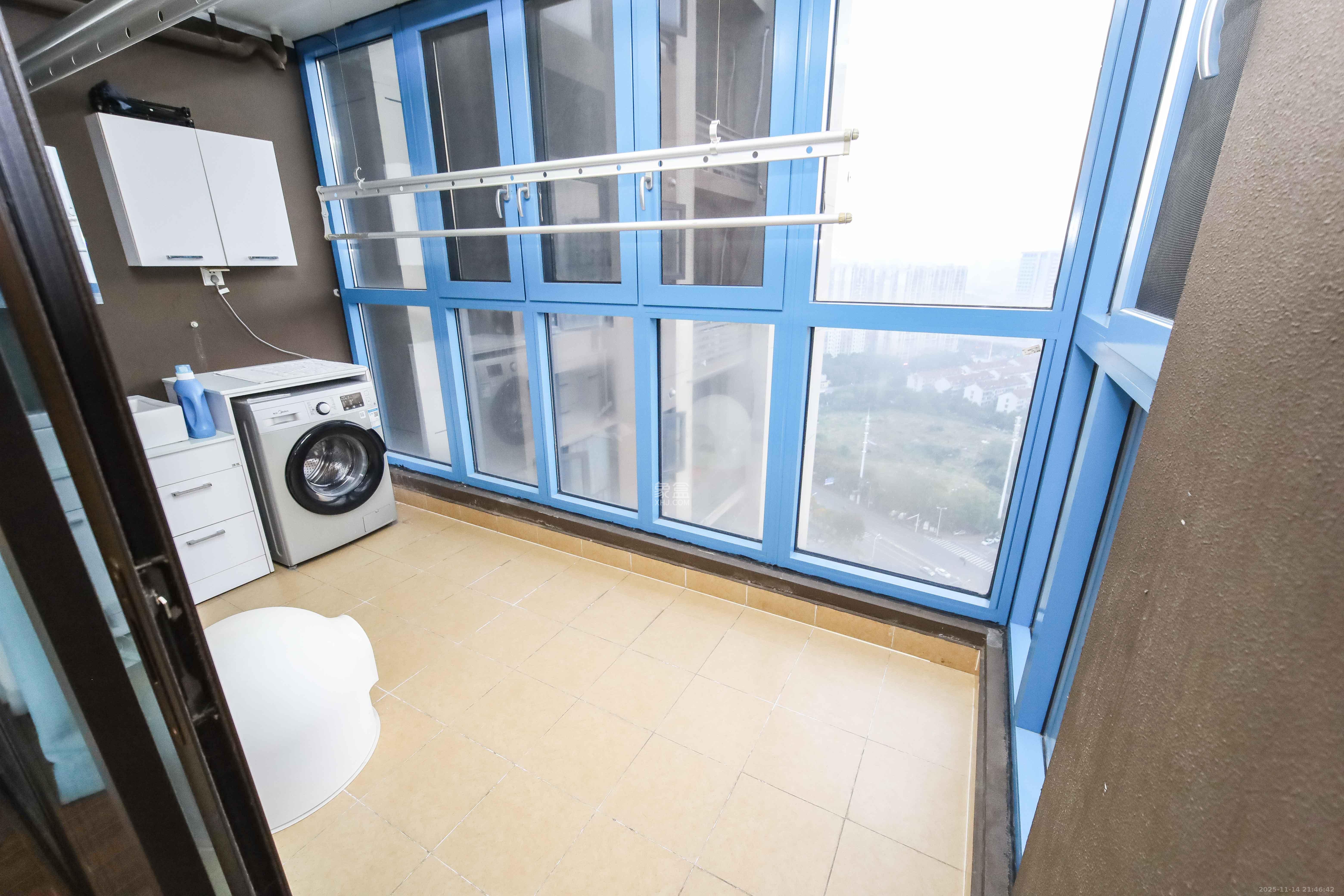 万科金域蓝湾  4室2厅2卫    185.0万阳台