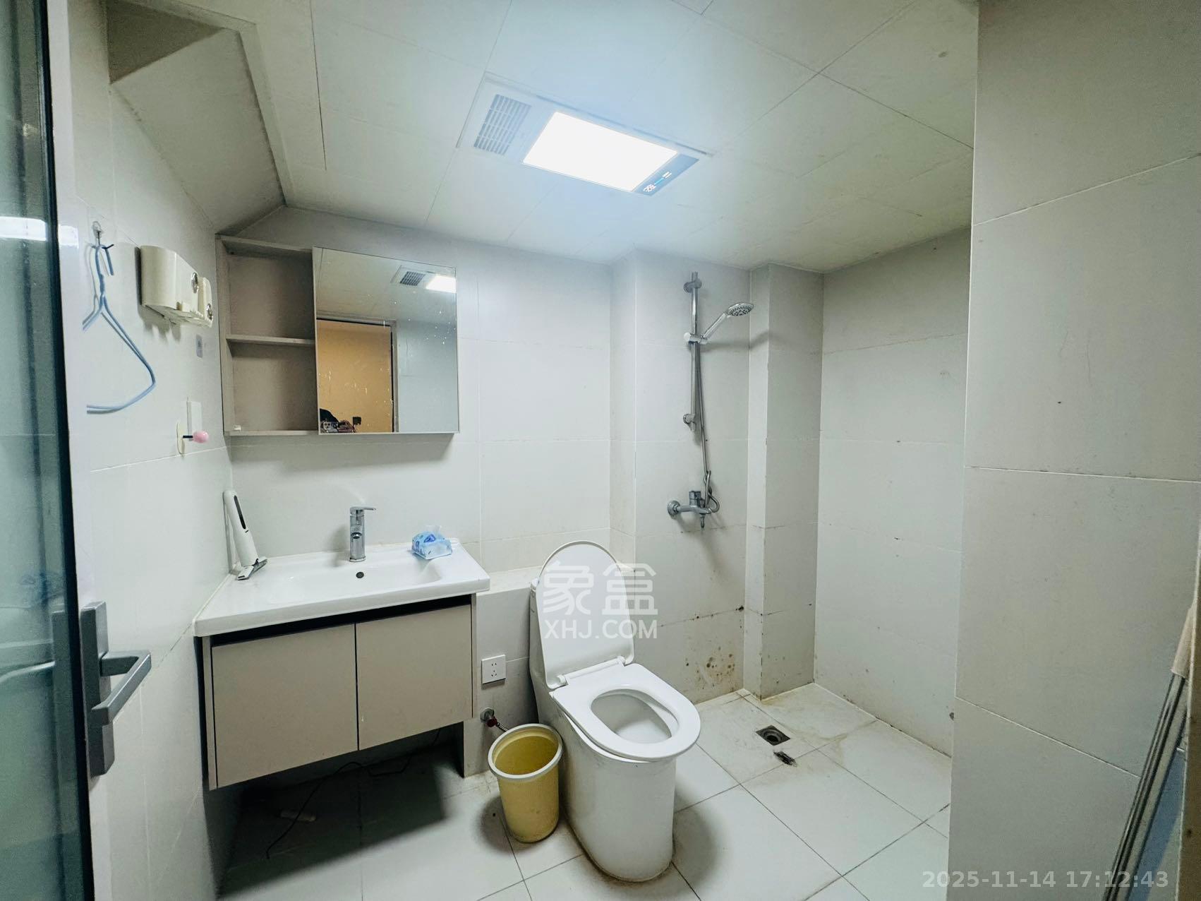 复地滨江金融中心 1室1厅1卫 2100.0元/月 复地滨江金融中心 1室1厅1卫 2100.0元/月室内图