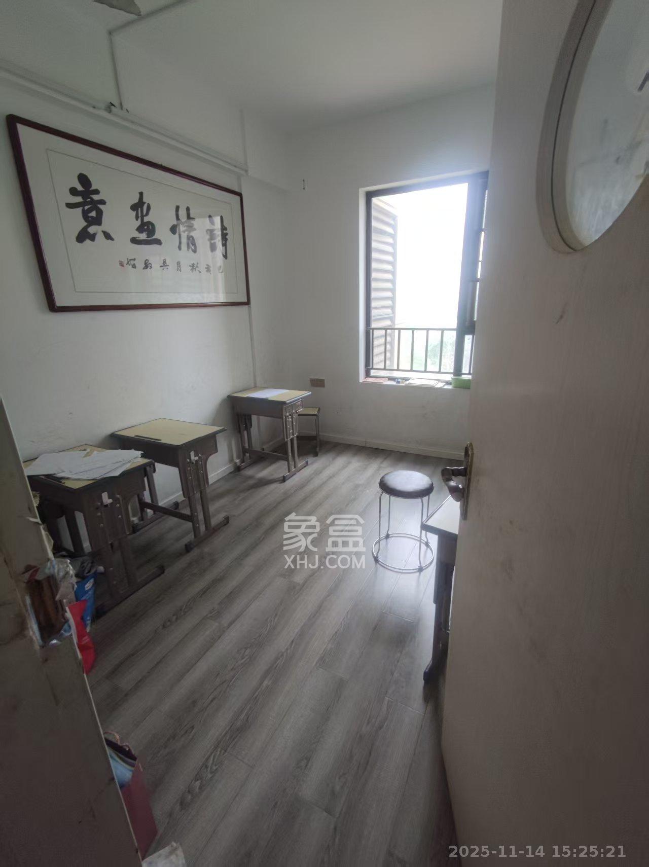 卓越蔚蓝海岸三期  4室2厅2卫    3200.0元/月室内图