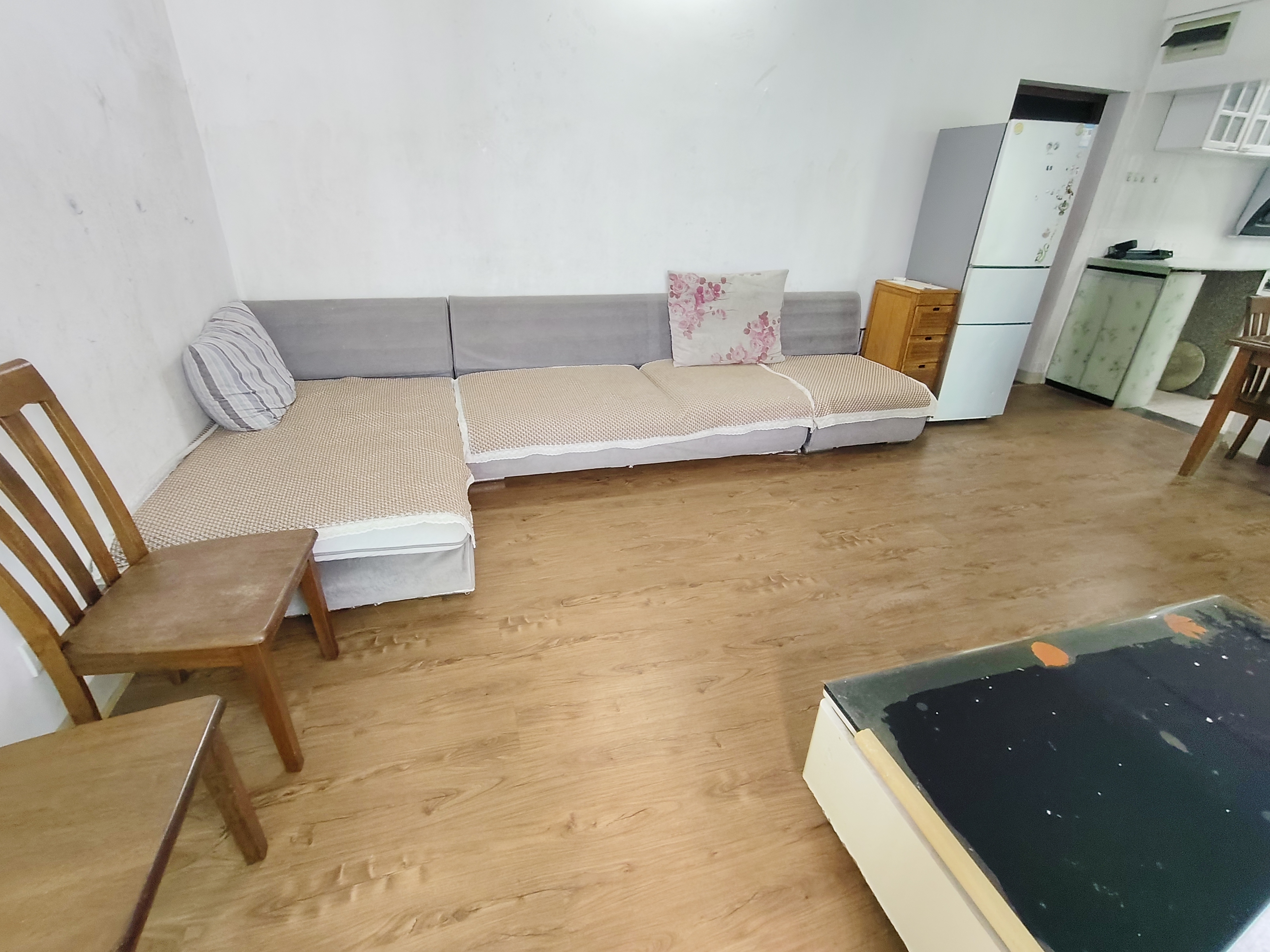 南海花园  2室2厅1卫    1800.0元/月室内图