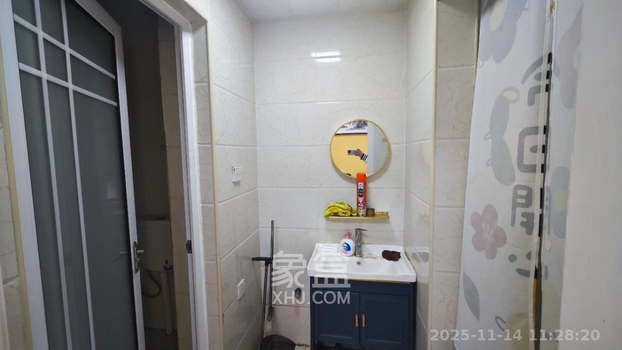 万坤图财富广场  1室1厅1卫    2500.0元/月室内图