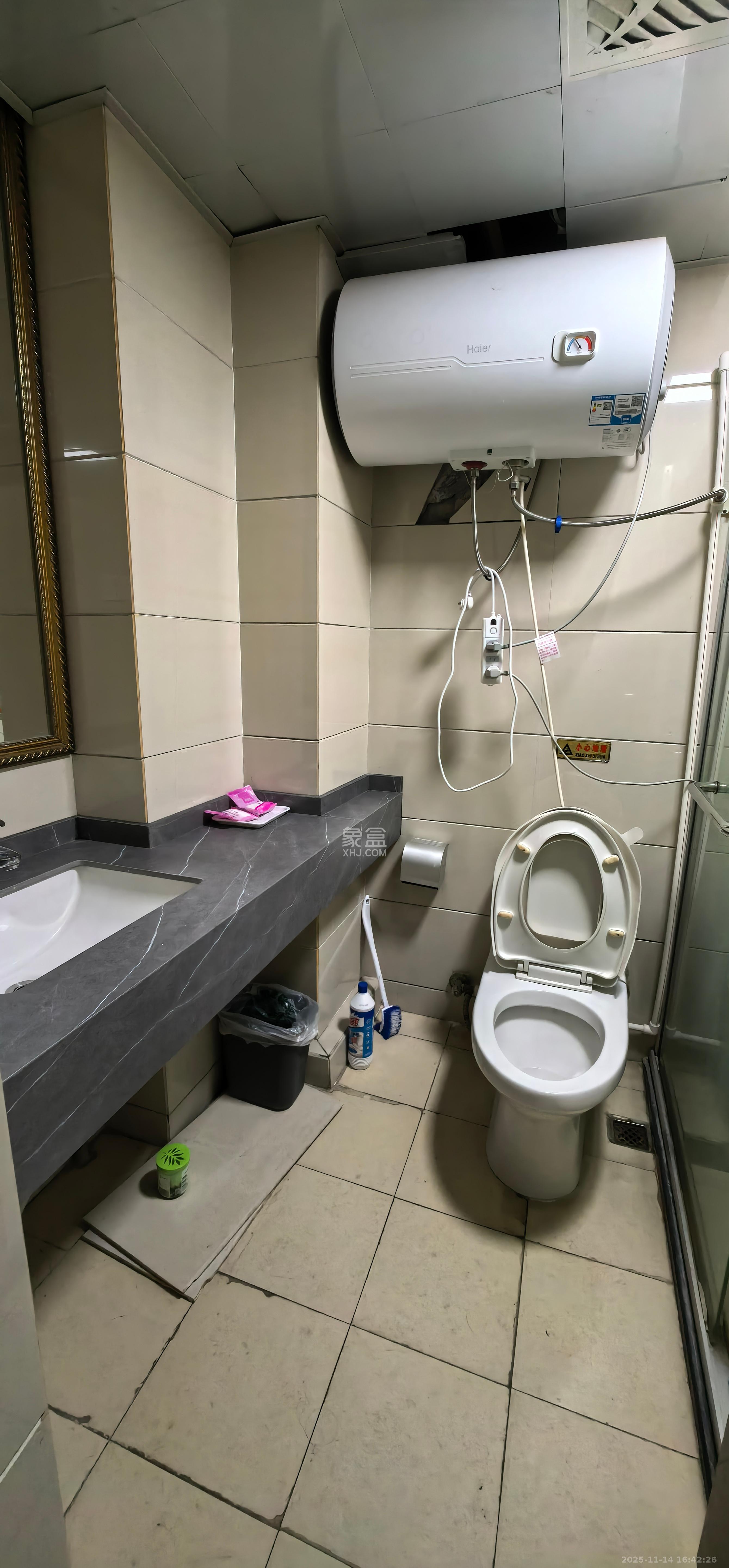 名富公寓  1室1厅1卫    900.0元/月室内图