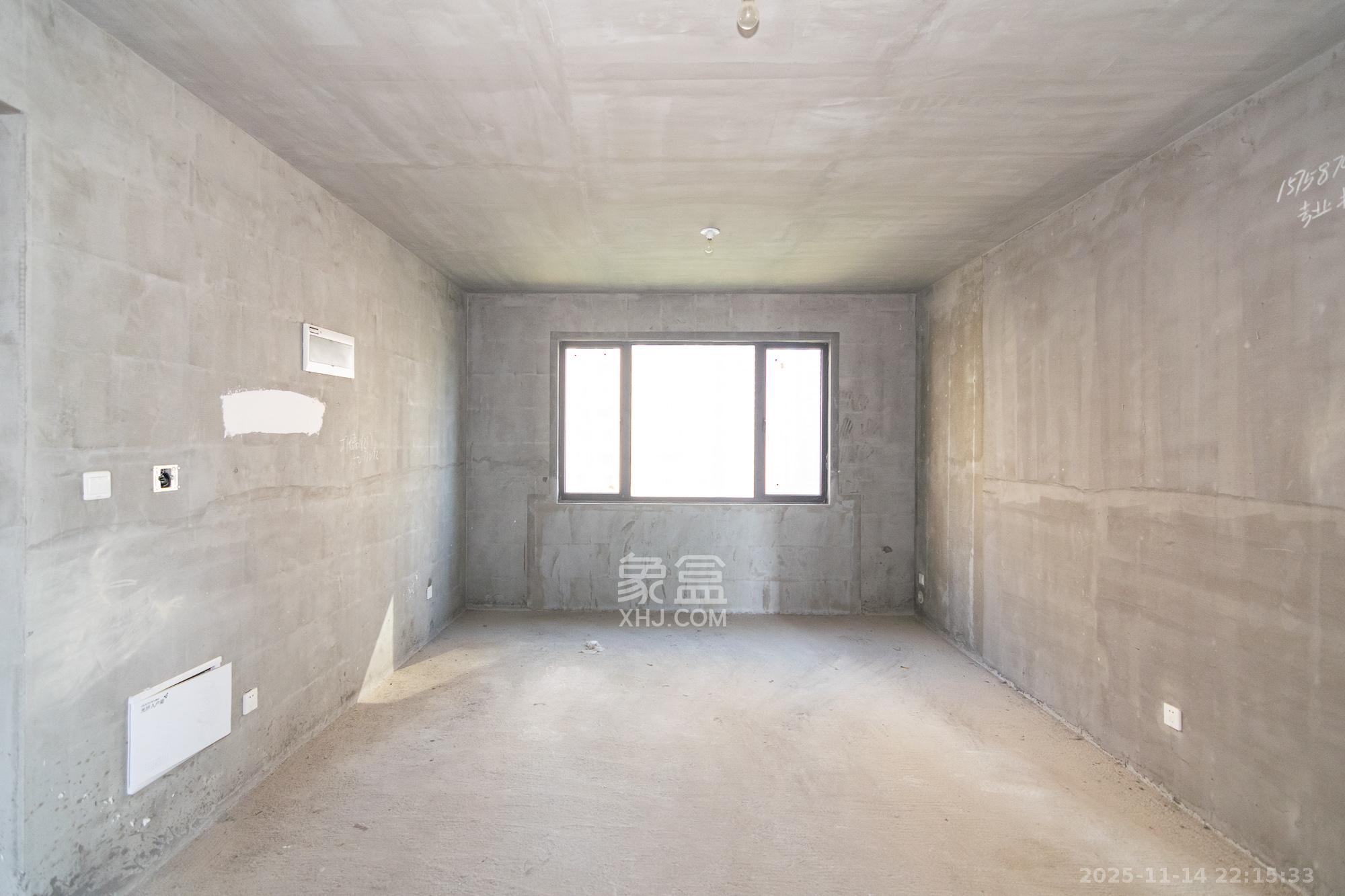 长房星珑湾 4室2厅2卫 65.0万 长房星珑湾 4室2厅2卫 65.0万客厅