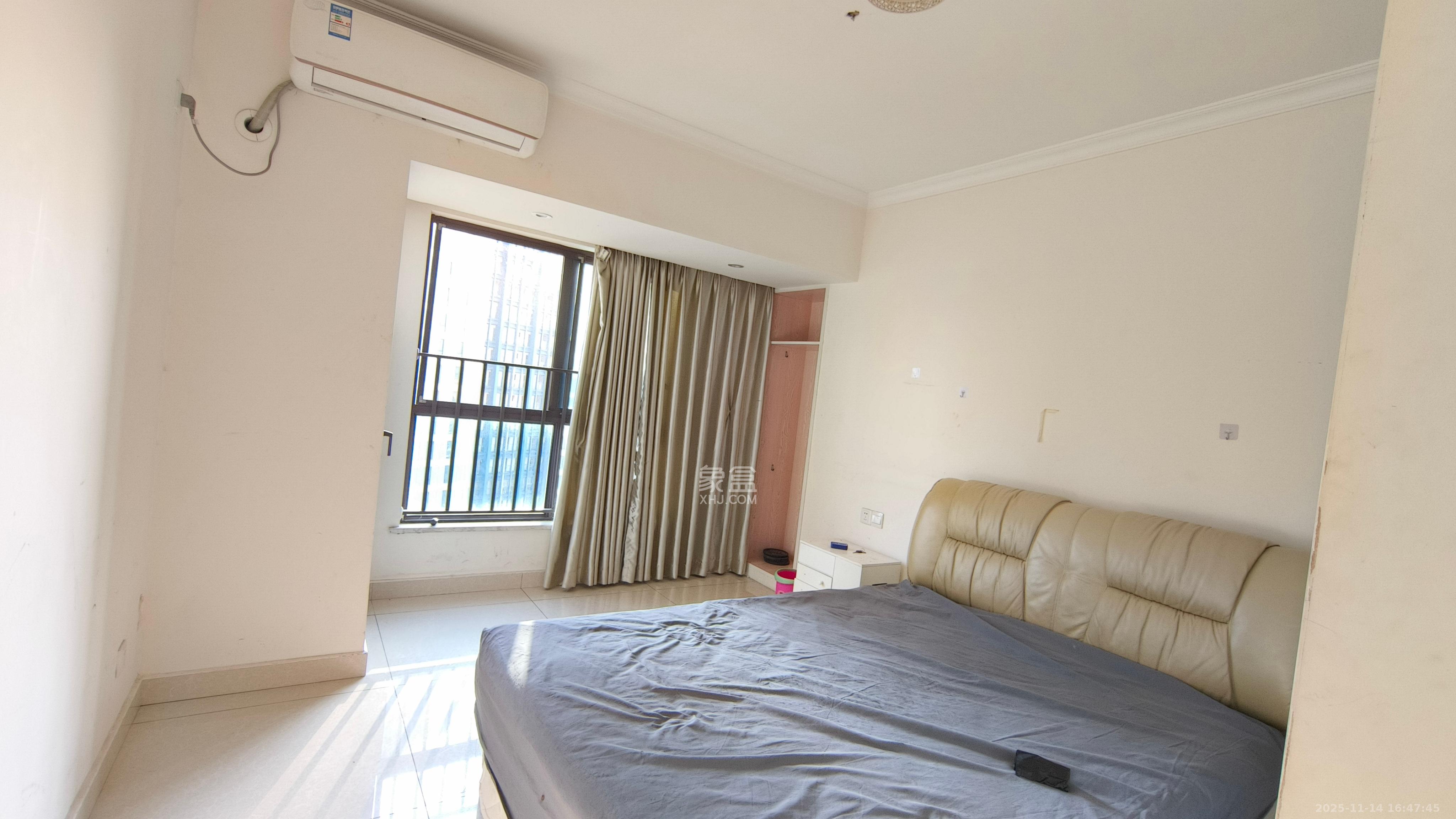 绿地中央广场  3室2厅1卫    2700.0元/月室内图