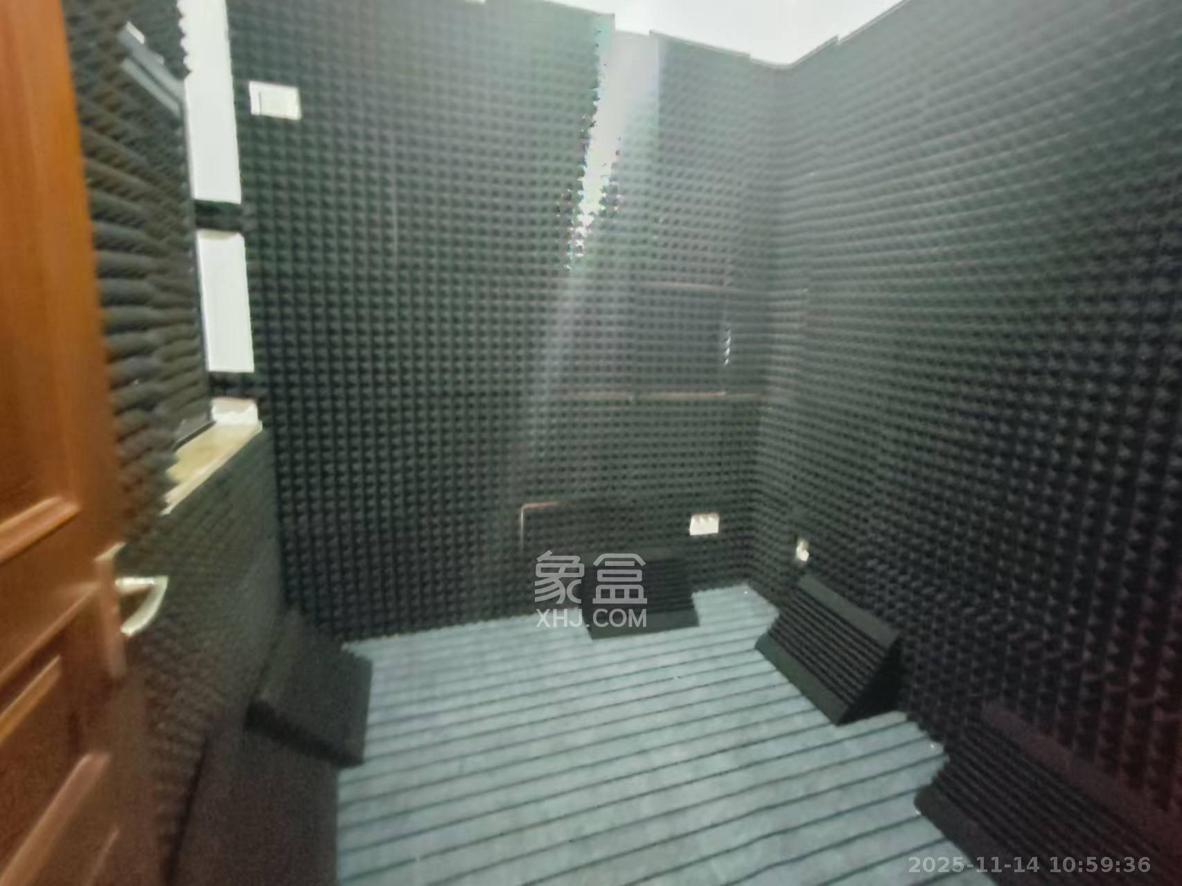 阳光100三期  3室2厅2卫    2100.0元/月室内图