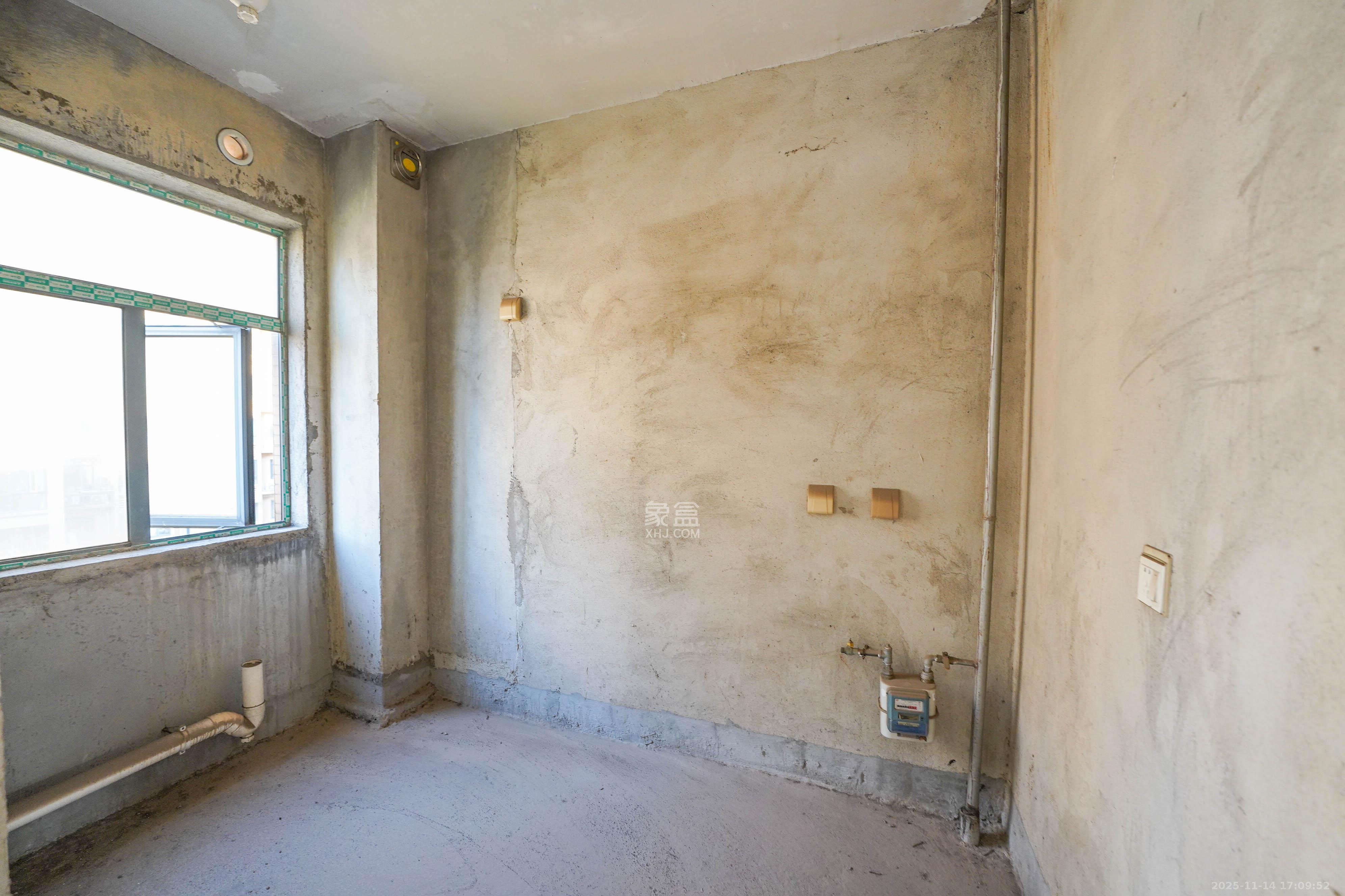 和美星城  4室2厅2卫    105.0万厨房