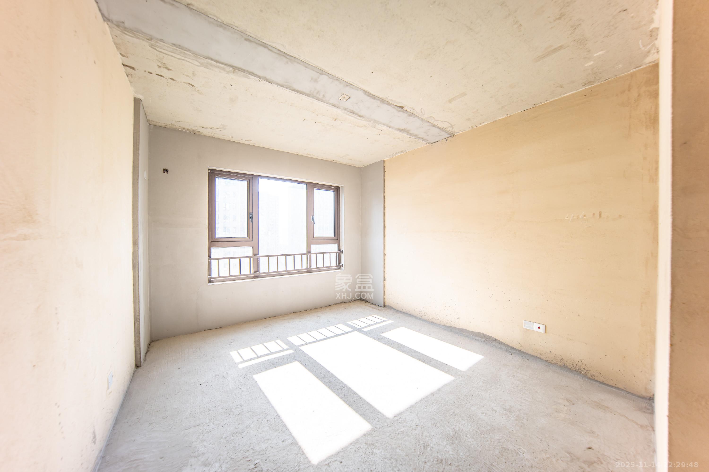 城发恒伟星雅韵(恒伟星辉苑) 4室2厅2卫 139.0万 城发恒伟星雅韵(恒伟星辉苑) 4室2厅2卫 139.0万卧室