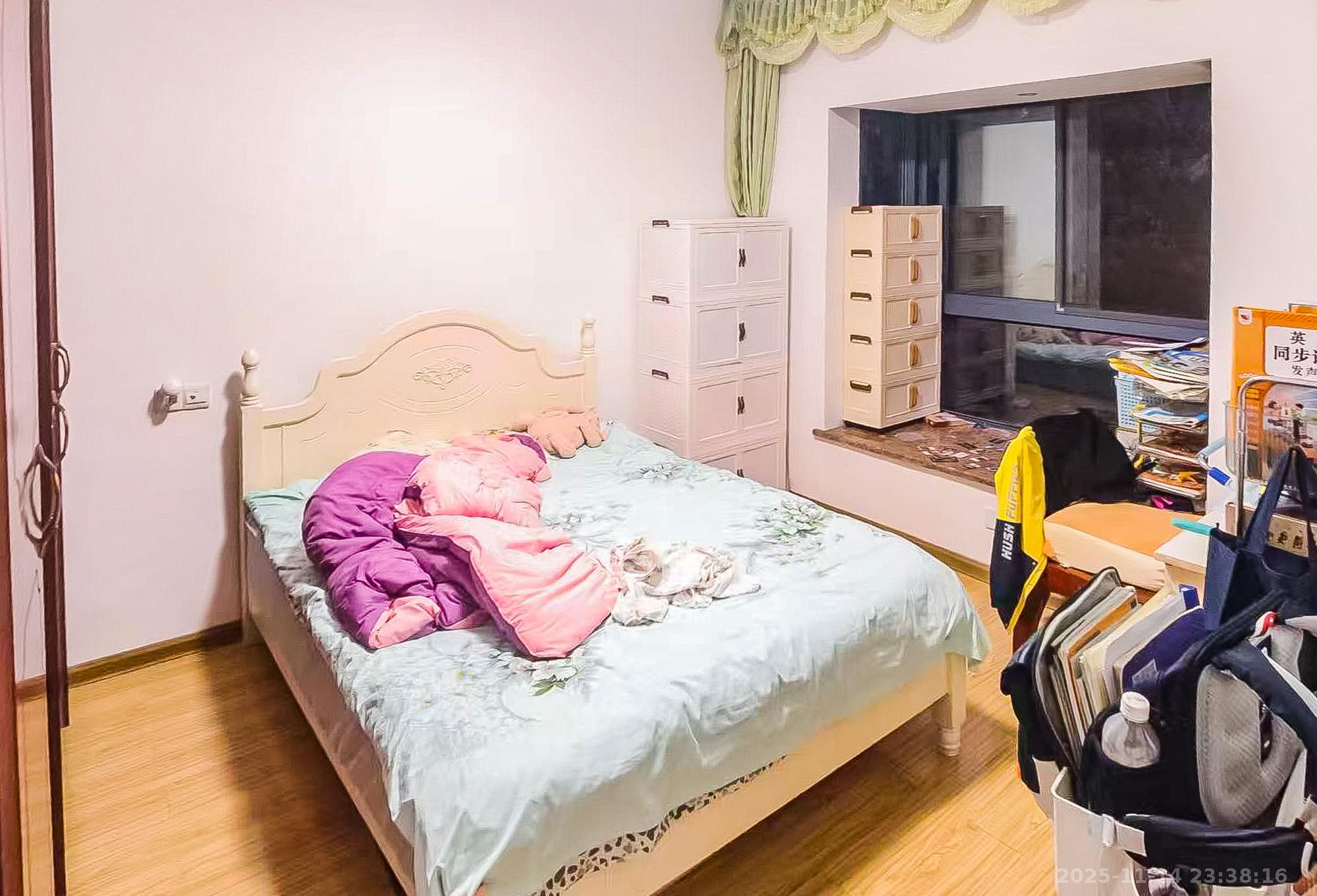 湘江北尚  1室2厅1卫    138.0万卧室