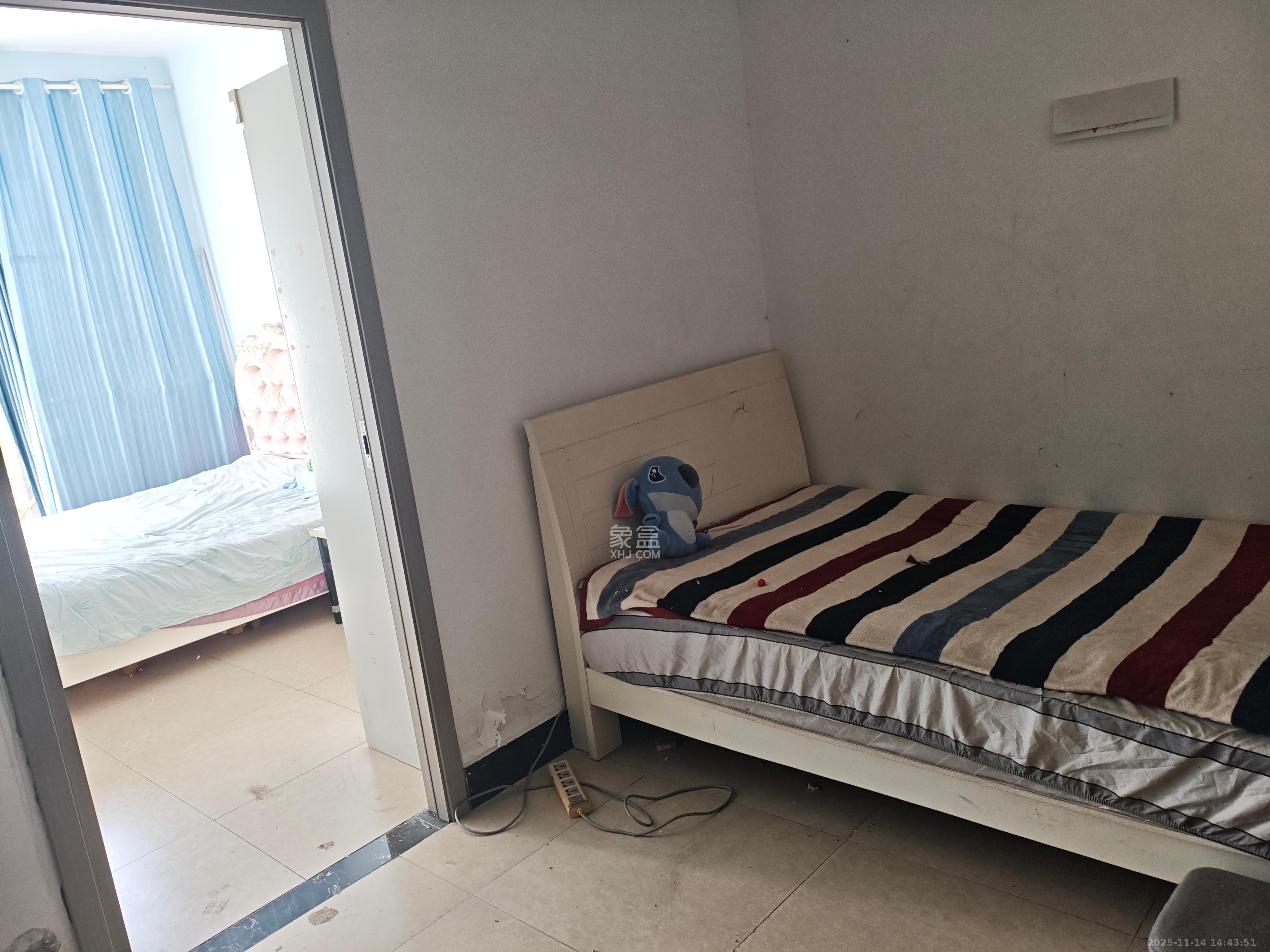 枫华府第  4室2厅2卫    1800.0元/月室内图