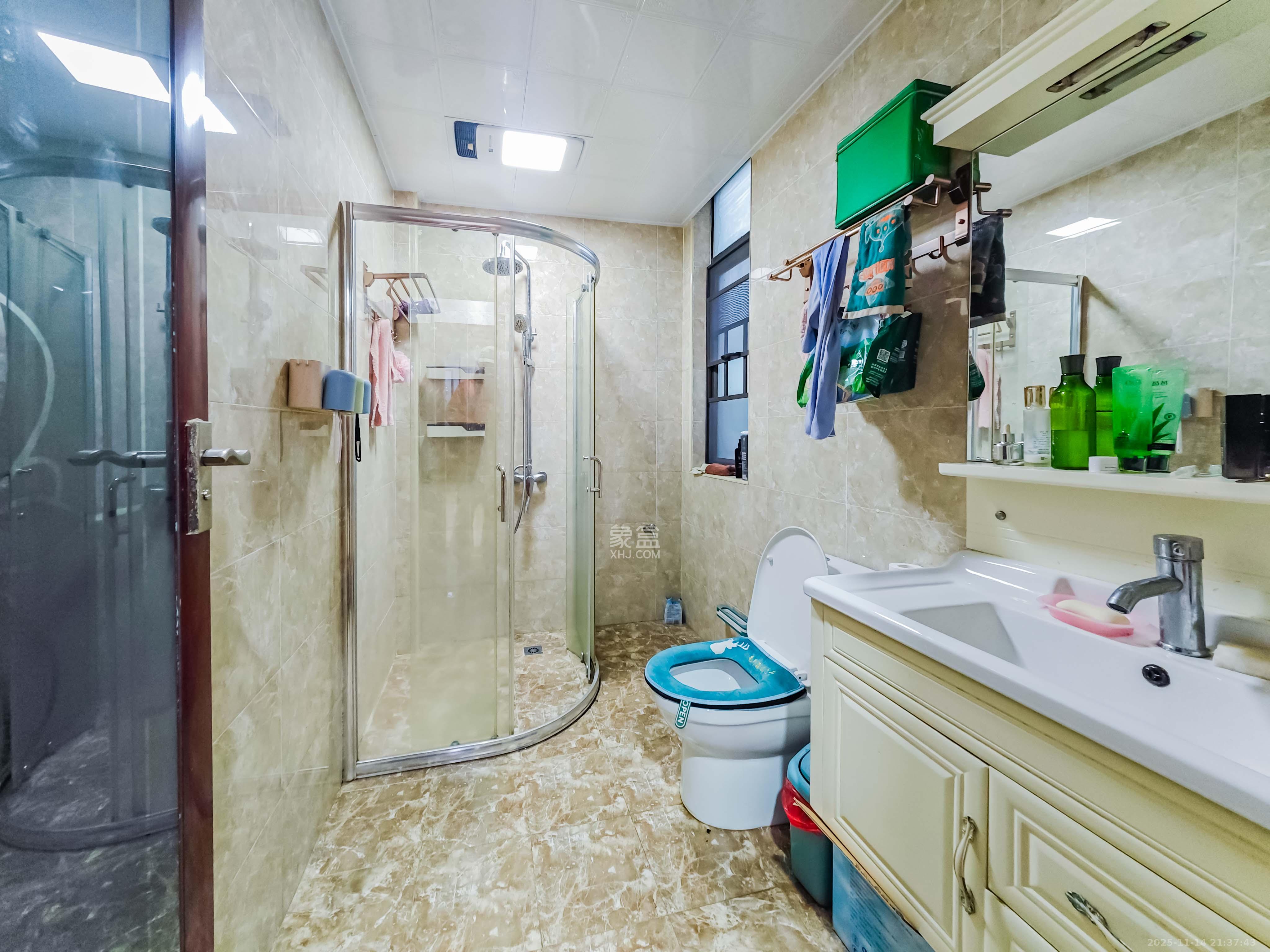 绿地之窗 4室2厅2卫 166.0万 绿地之窗 4室2厅2卫 166.0万卫生间