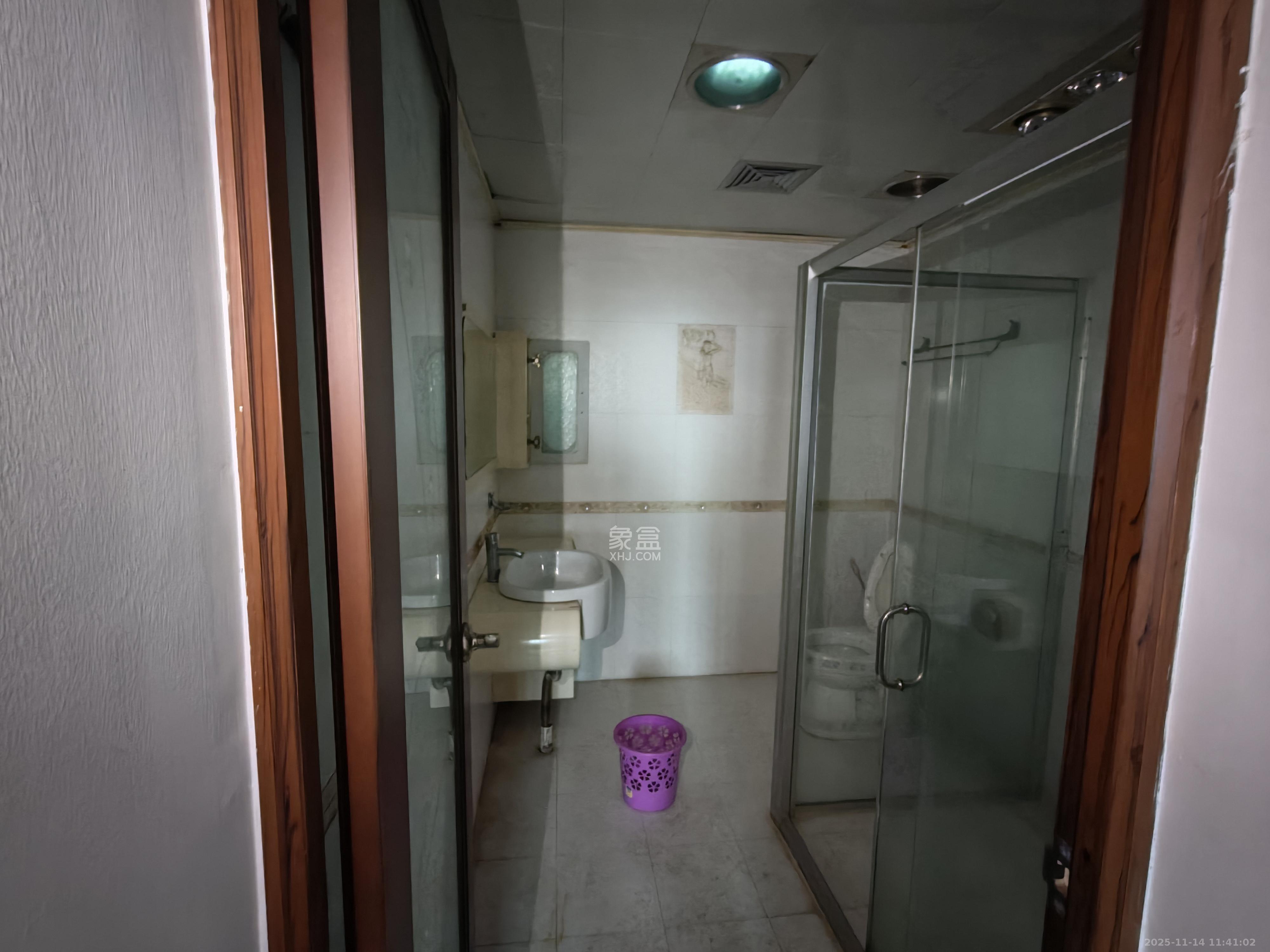 洞井商贸城 5室3厅2卫 2800.0元/月 洞井商贸城 5室3厅2卫 2800.0元/月室内图