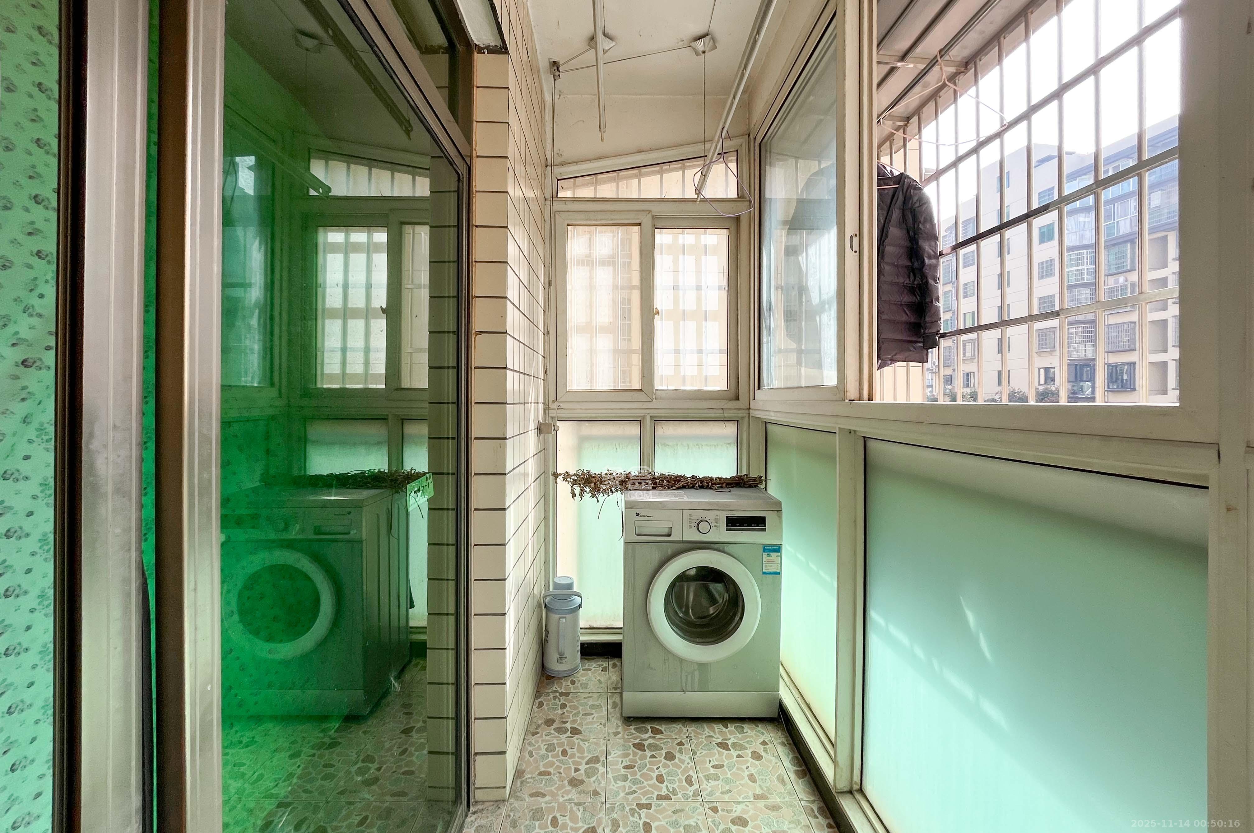 麓谷加州阳光  3室2厅2卫    90.0万其他