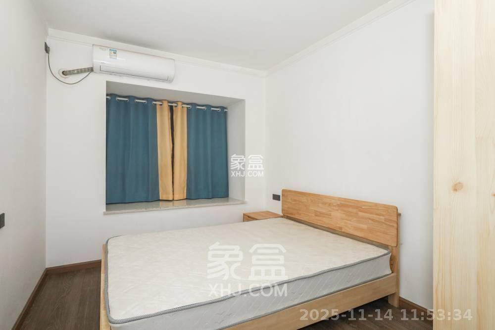 招商华发依云曦城  4室2厅2卫    2600.0元/月室内图