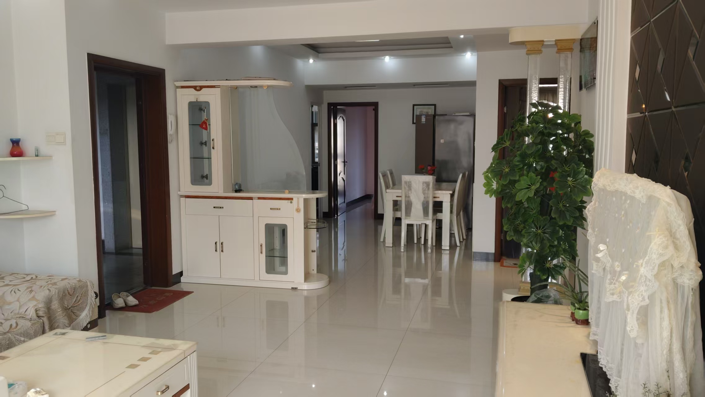 欣天花园 3室2厅2卫 2200.0元/月 欣天花园 3室2厅2卫 2200.0元/月室内图