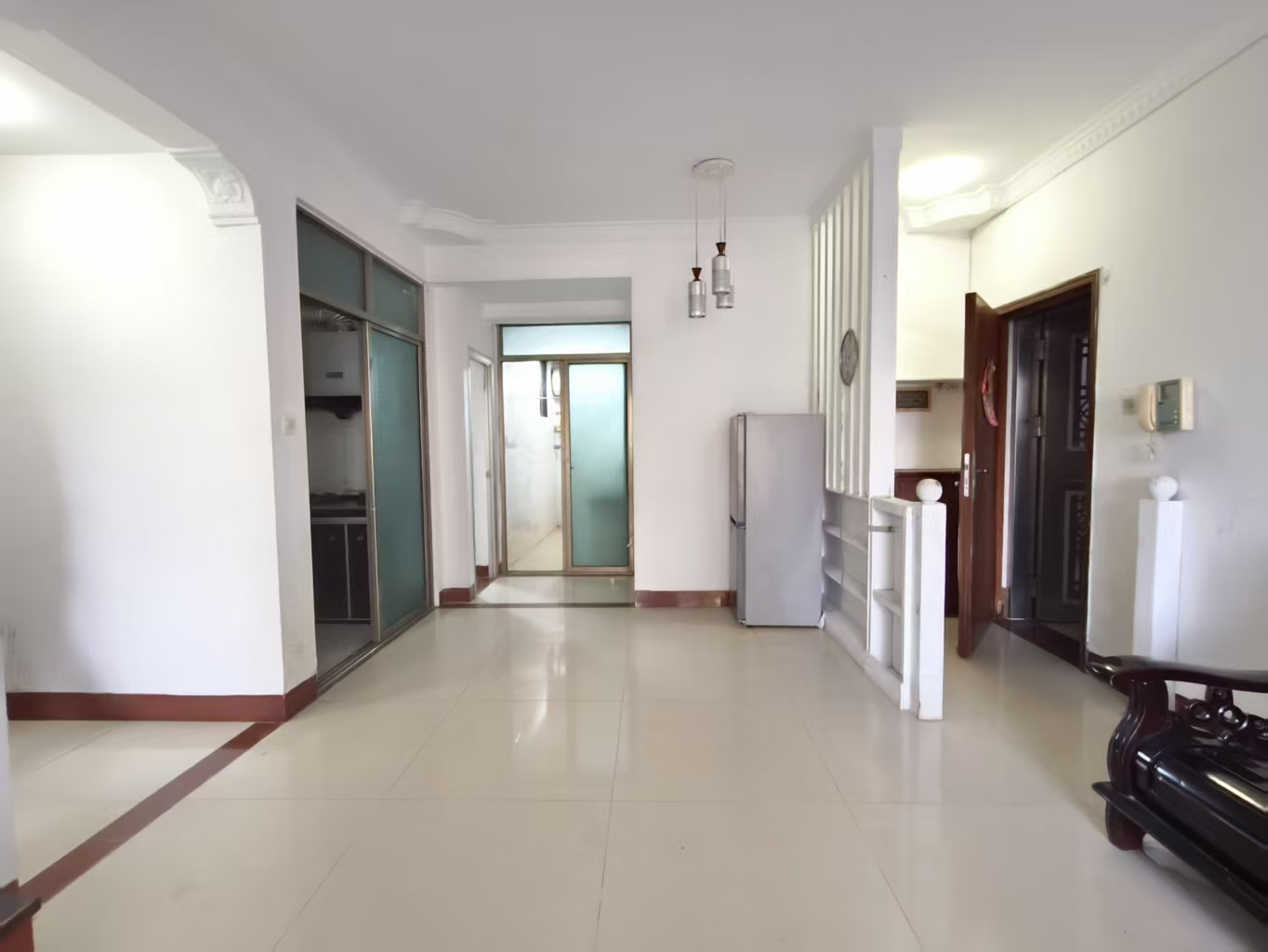 秀山观海苑 3室2厅1卫 1800.0元/月 秀山观海苑 3室2厅1卫 1800.0元/月室内图