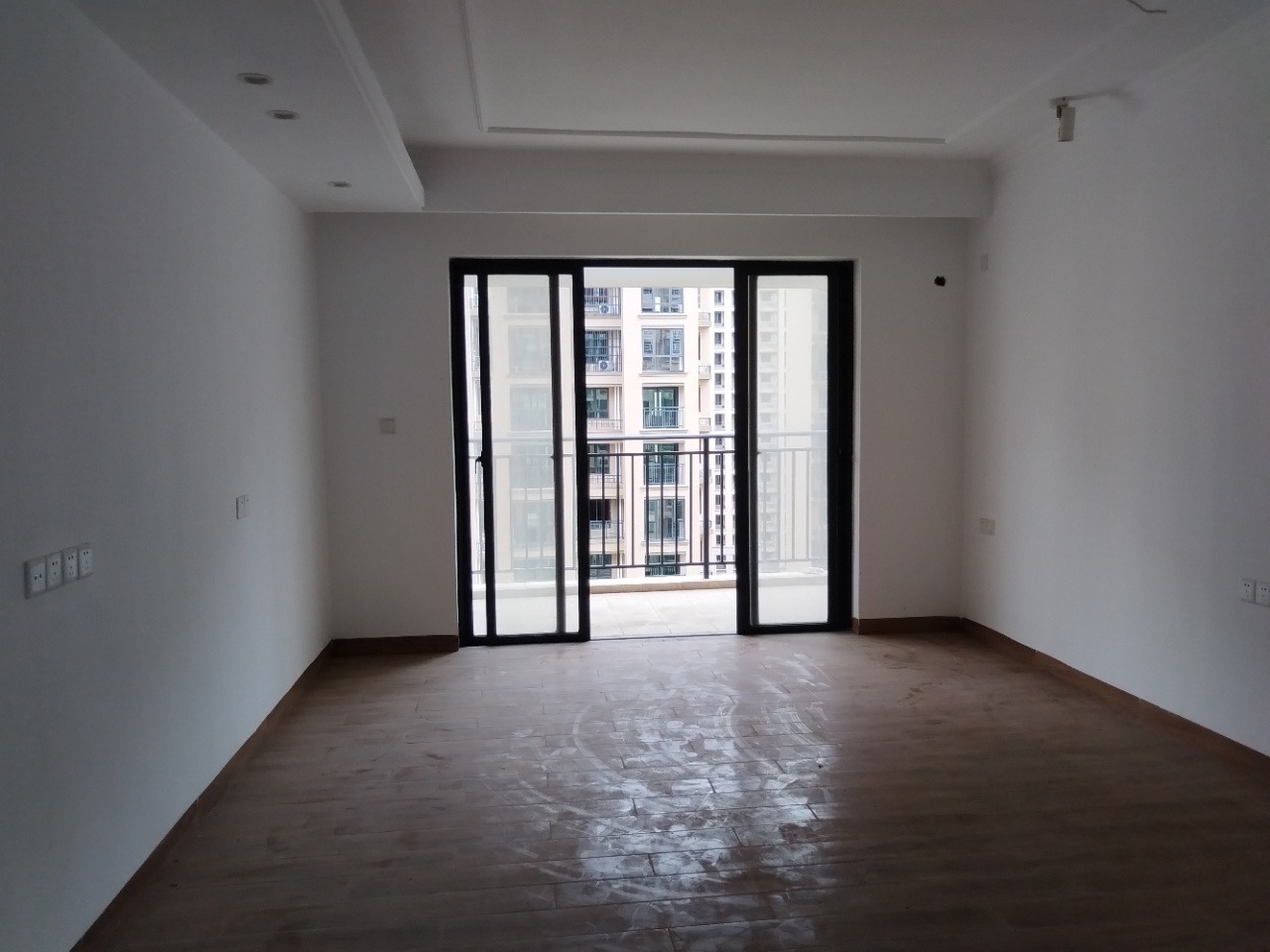 滨江花园(青年路) 1室1厅1卫 58.0万 滨江花园(青年路) 1室1厅1卫 58.0万客厅