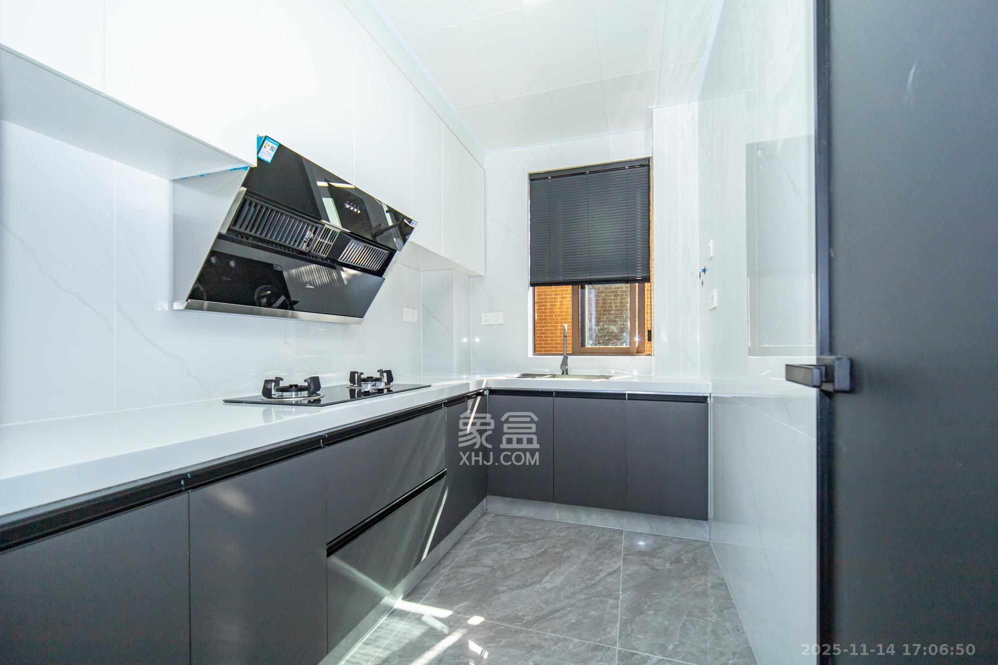 湖湾世景 5室2厅2卫 96.8万 湖湾世景 5室2厅2卫 96.8万厨房