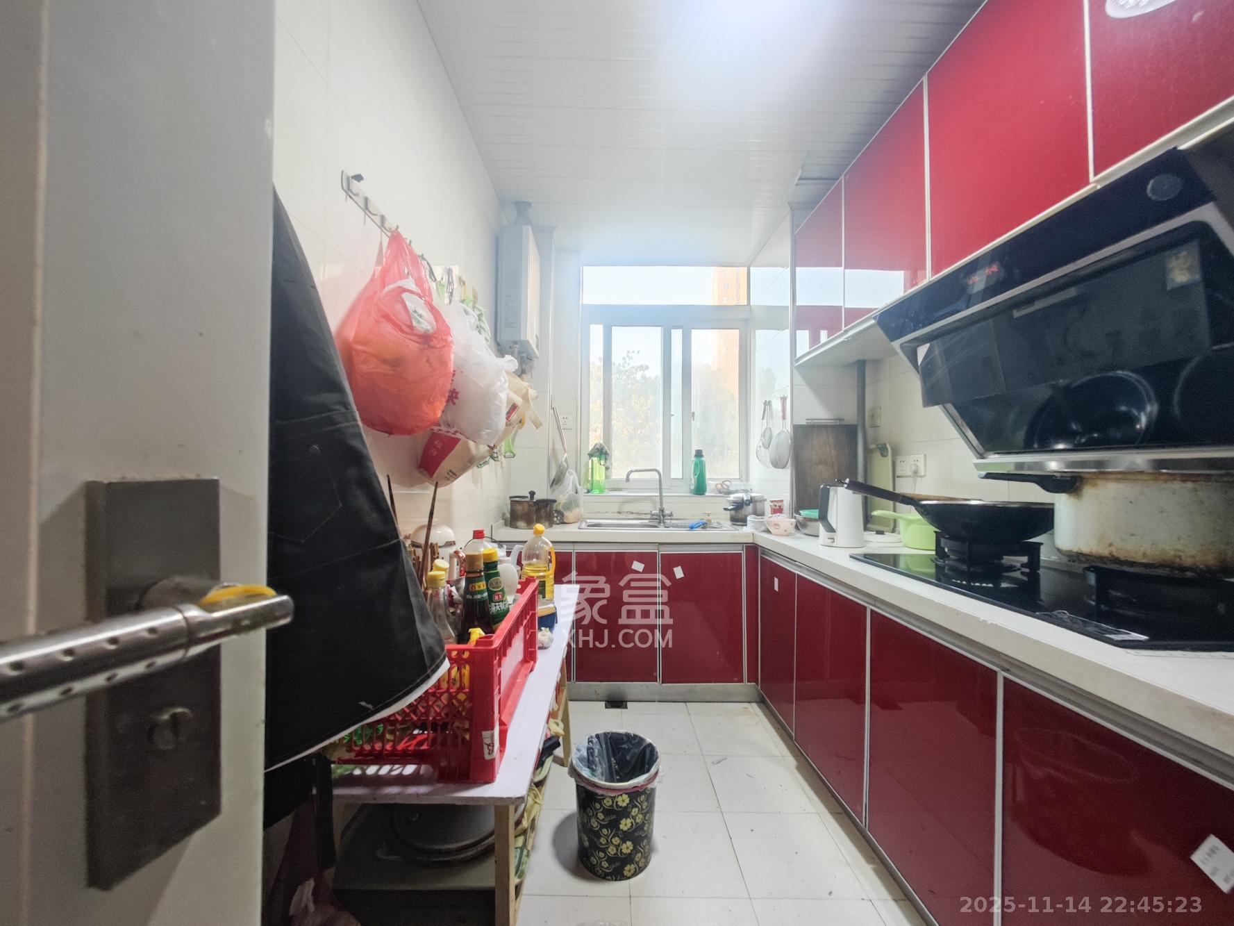 鄱阳小区  3室2厅2卫    65.0万厨房