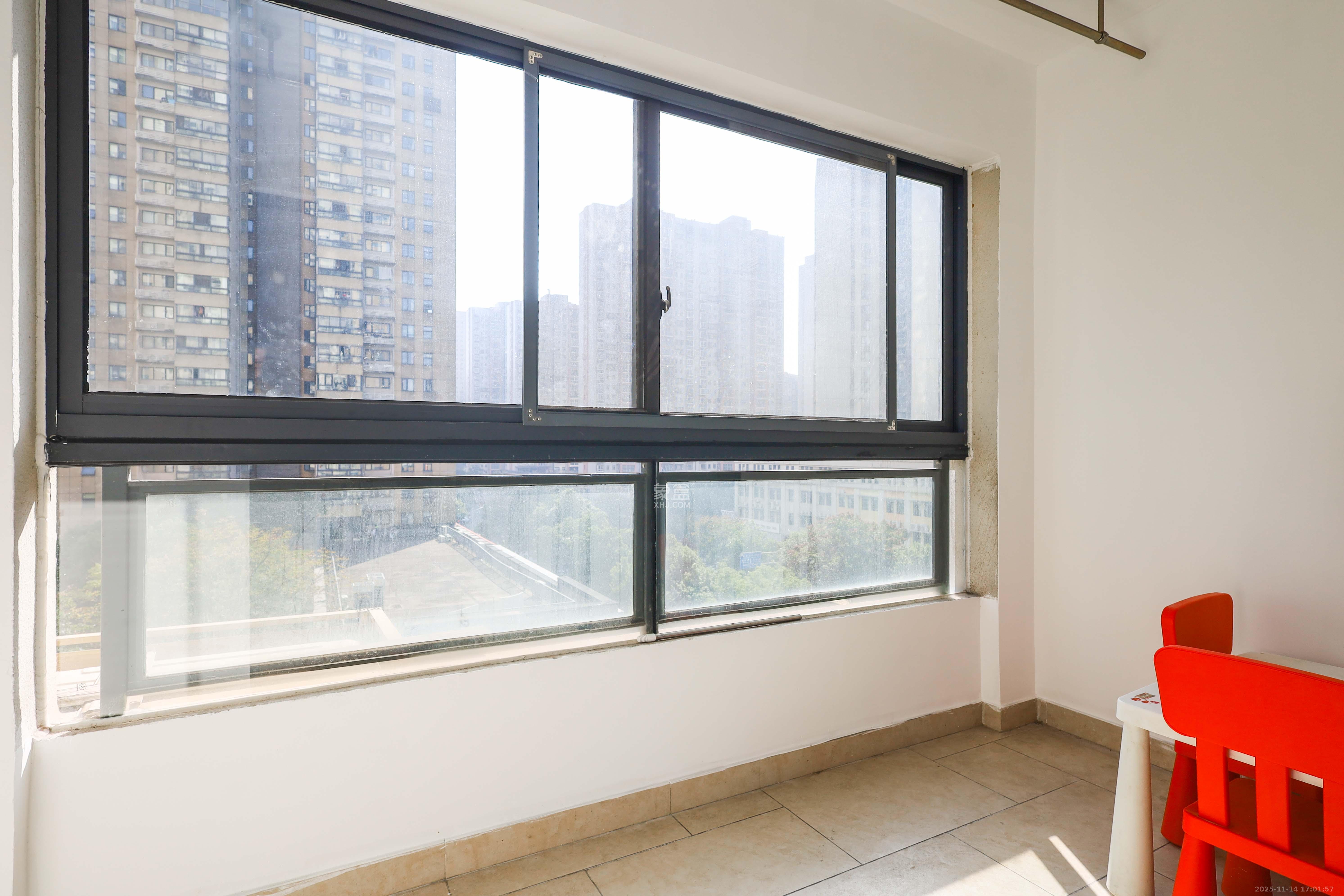 好莱城（弘德西街）  2室2厅1卫    62.0万阳台