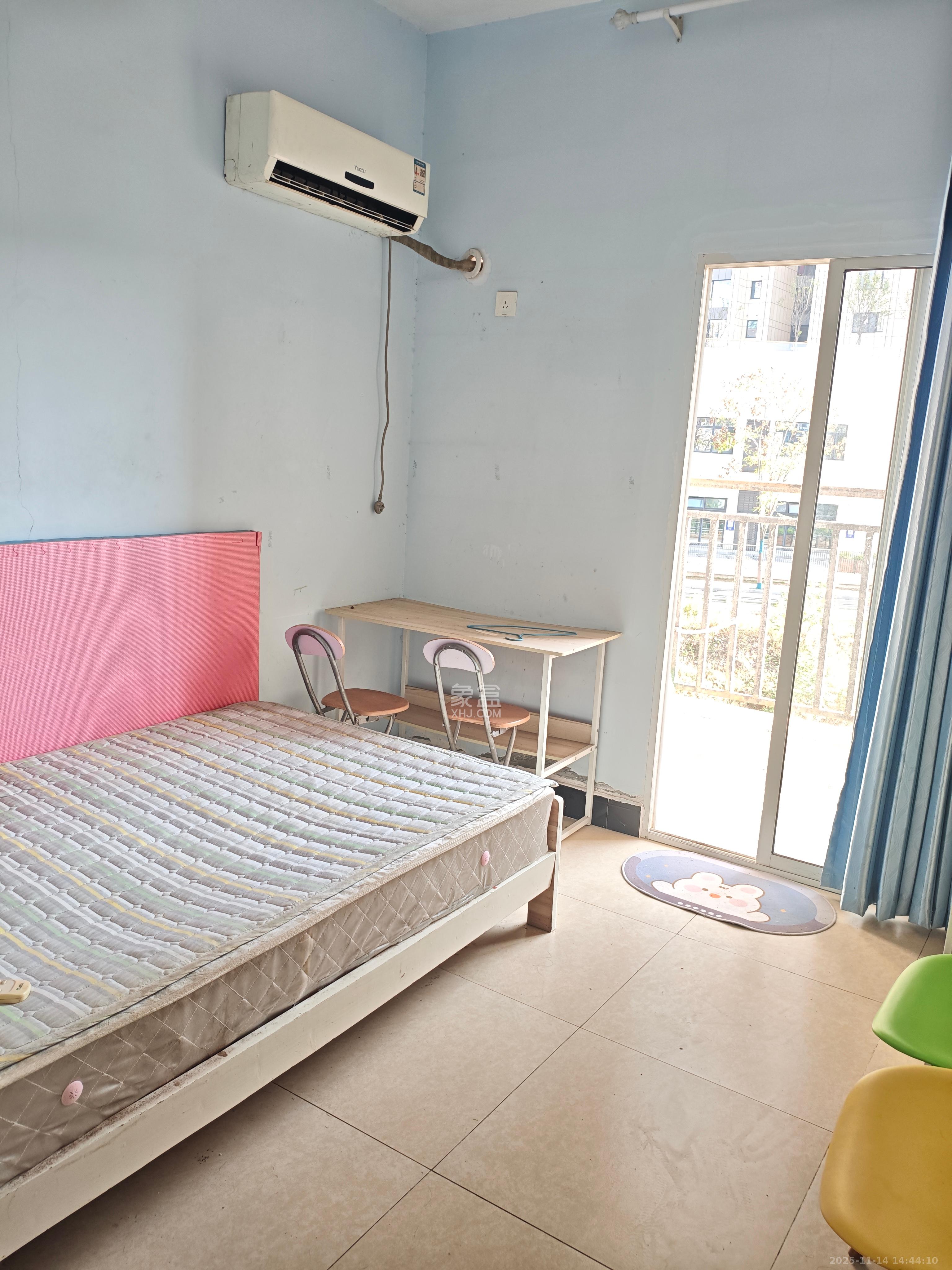 枫华府第  4室2厅2卫    1800.0元/月室内图