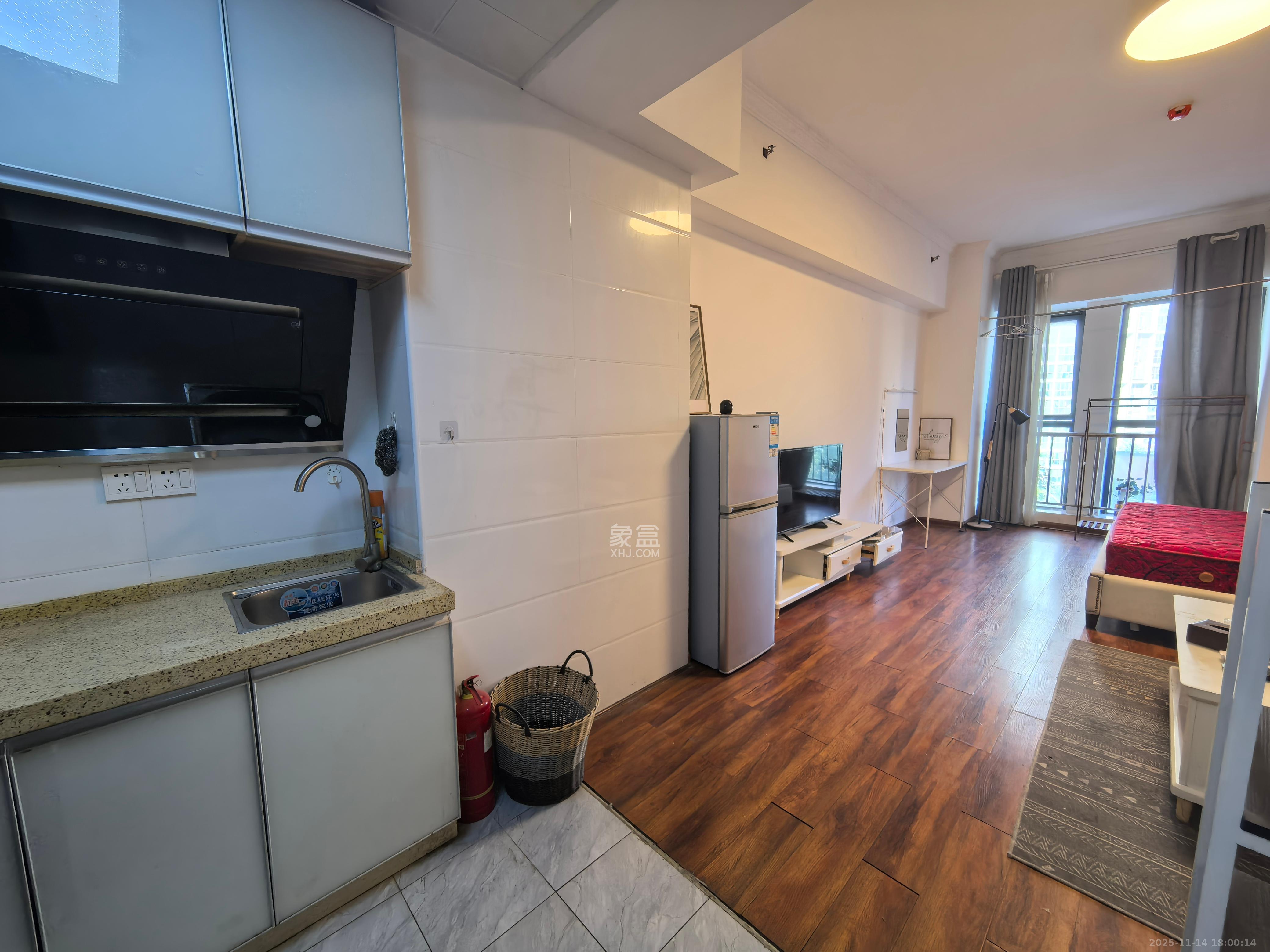 新世界广场  1室1厅1卫    1300.0元/月室内图